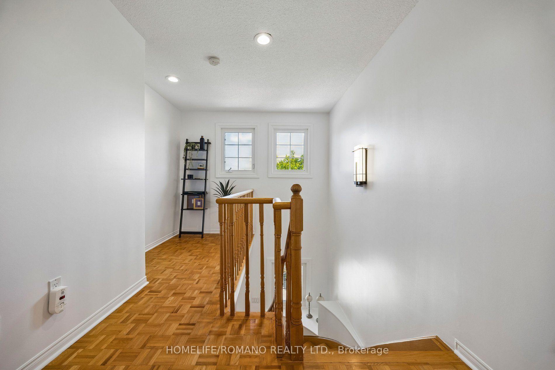 Photo 19 of 54 Links Road, Vaughan, Maple — HOMEH