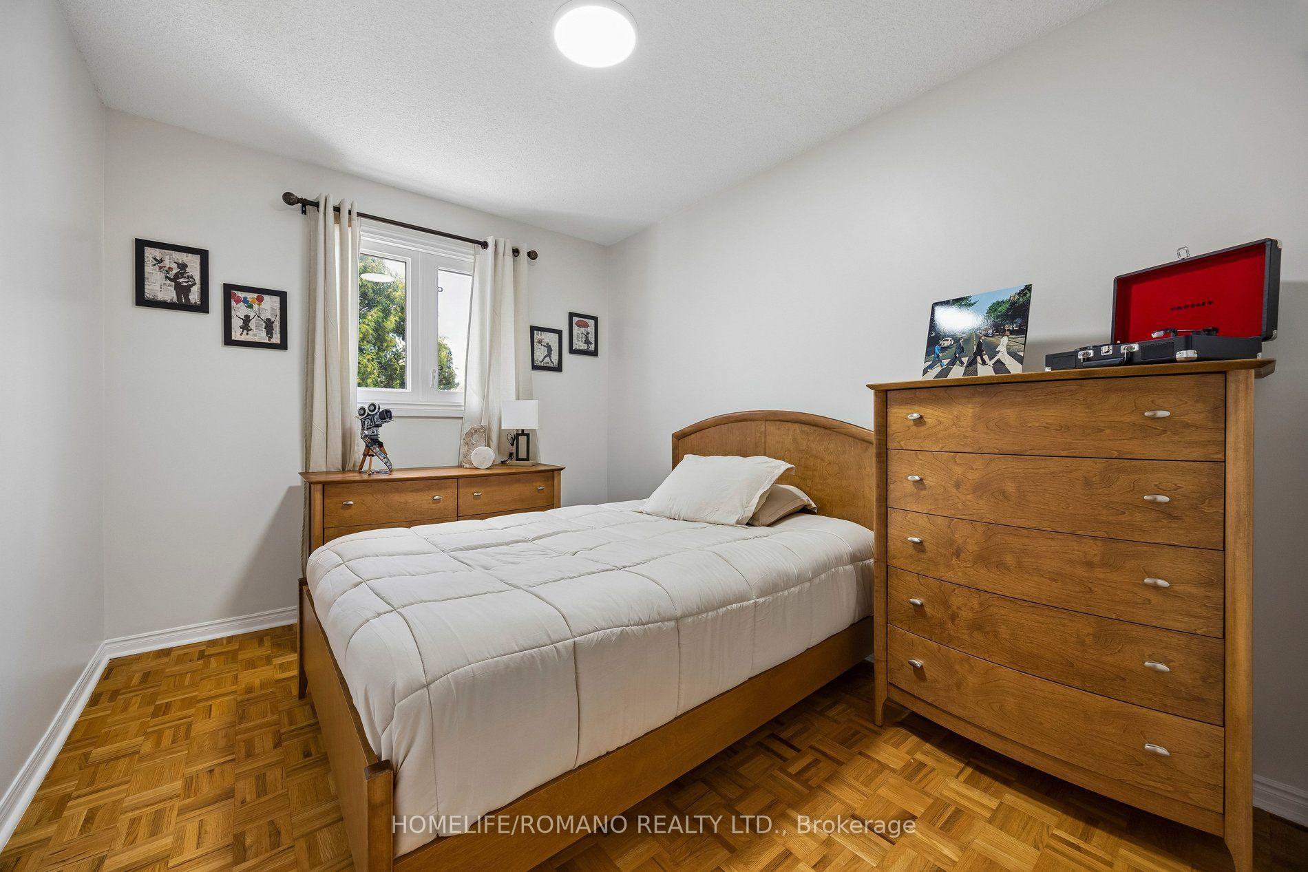 Photo 23 of 54 Links Road, Vaughan, Maple — HOMEH