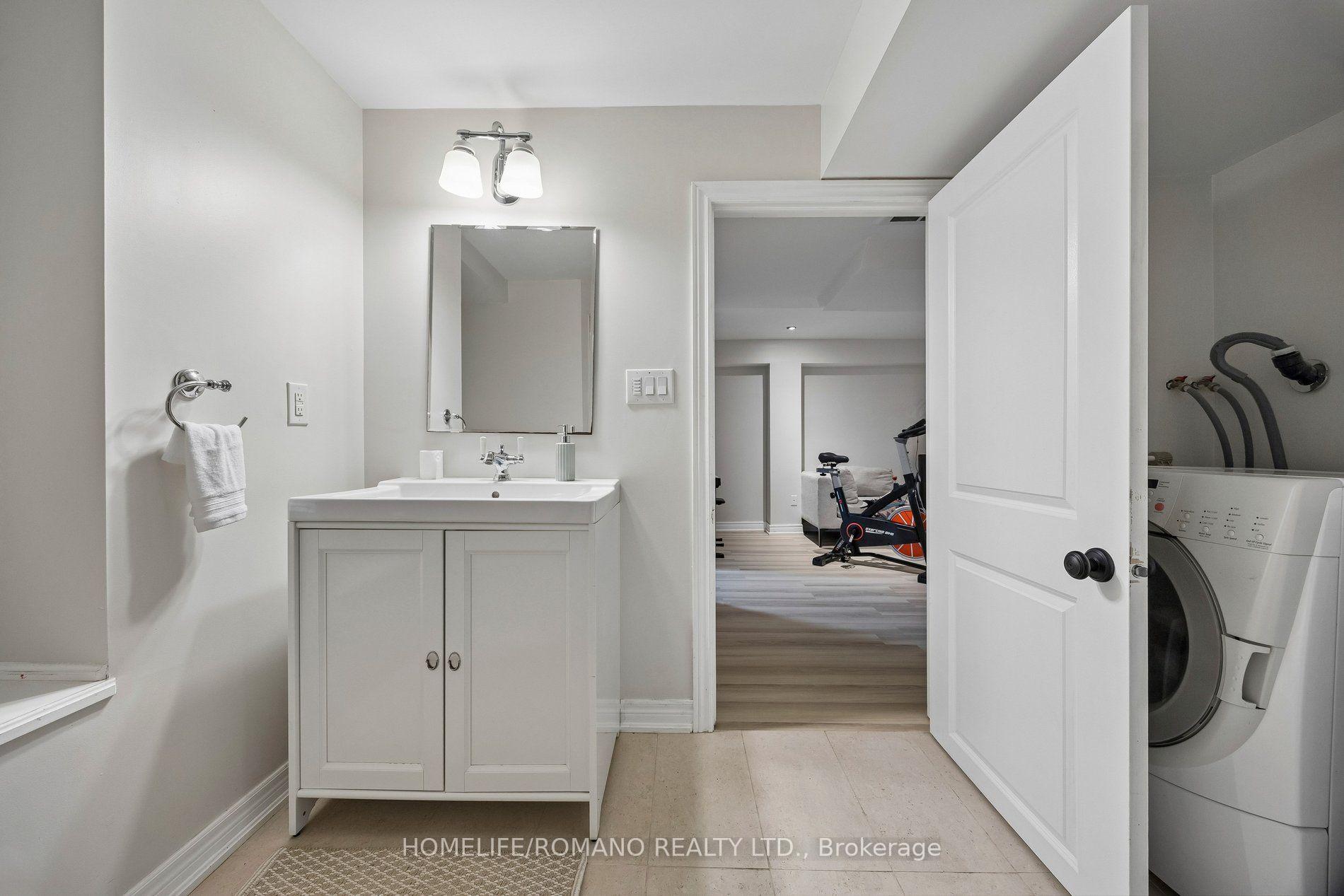 Photo 32 of 54 Links Road, Vaughan, Maple — HOMEH