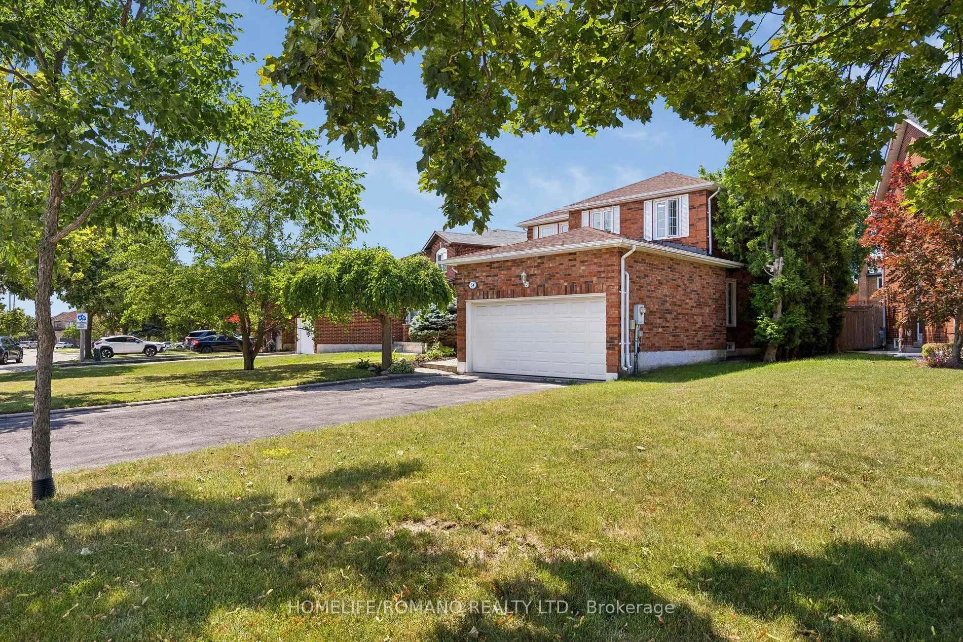 Photo 3 of 54 Links Road, Vaughan, Maple — HOMEH