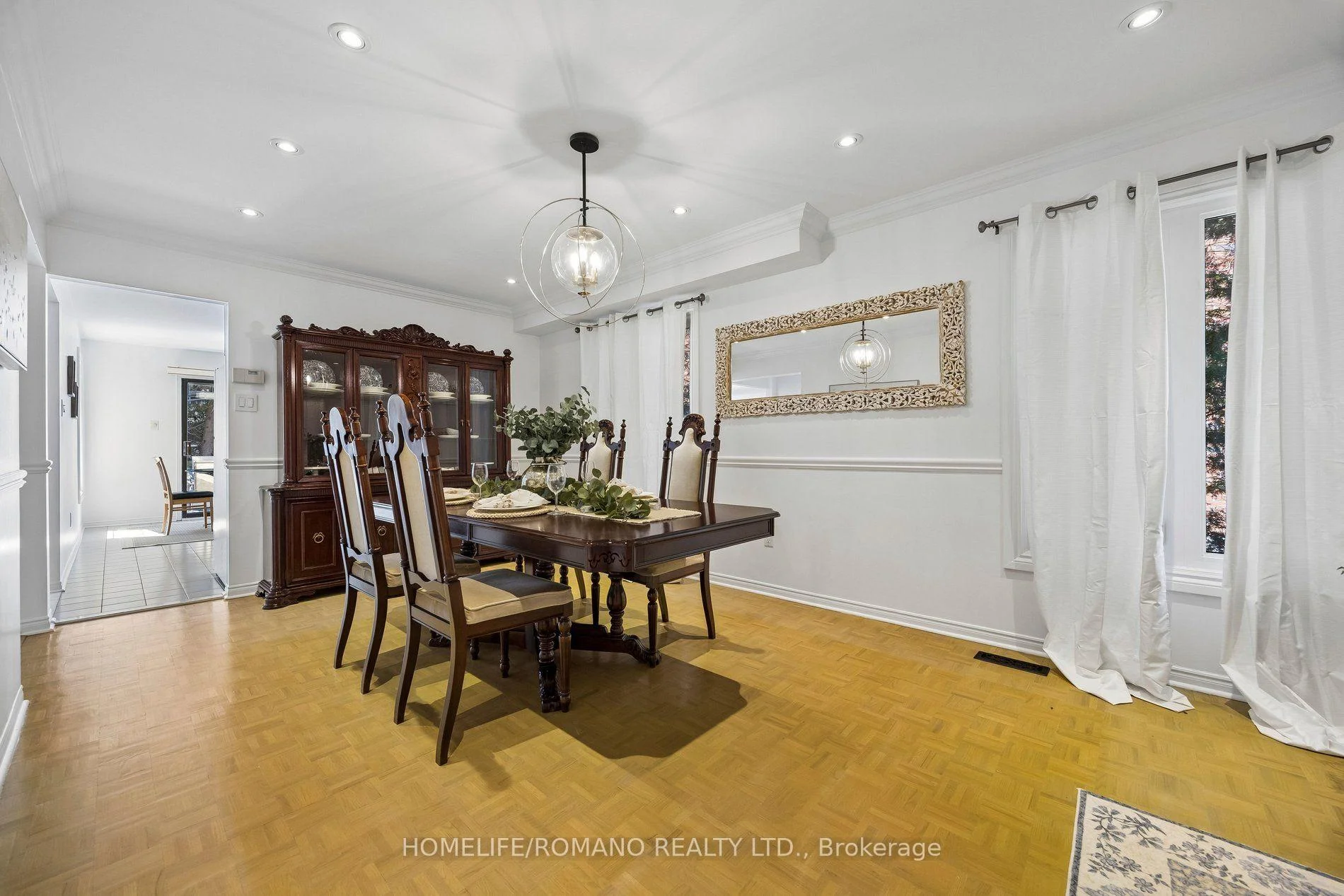 Photo 9 of 54 Links Road, Vaughan, Maple — HOMEH