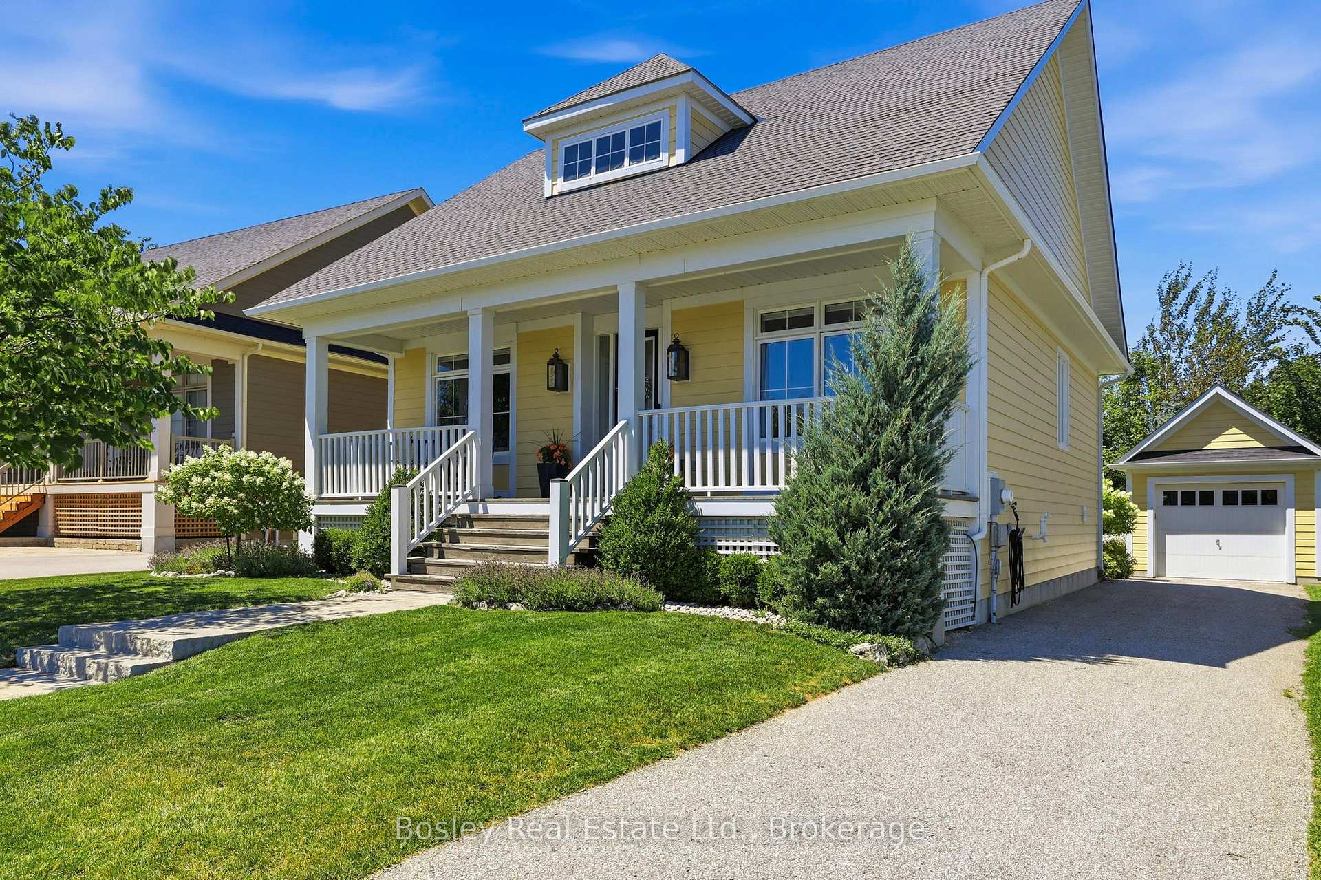 Photo 2 of 104 Snow Apple Crescent, Blue Mountains — HOMEH