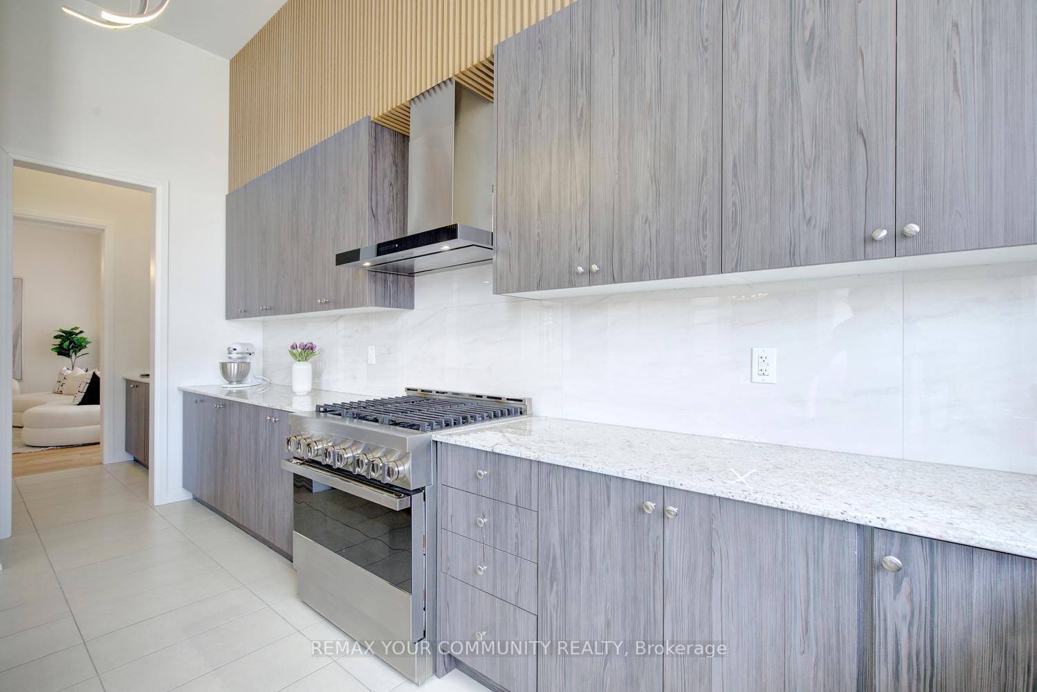 Photo 22 of 96 Bond Crescent, Richmond Hill, Oak Ridges — HOMEH