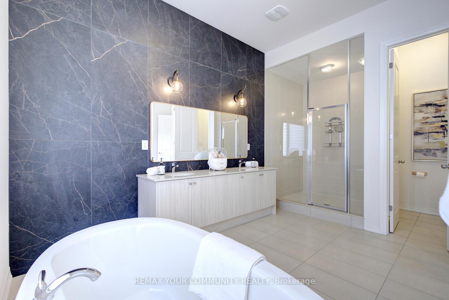 Photo 41 of 96 Bond Crescent, Richmond Hill, Oak Ridges — HOMEH