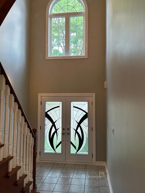Photo 2 of 5 Hillpath Crescent, Brampton, Snelgrove — HOMEH