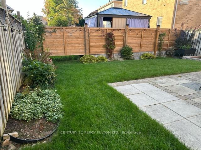 Photo 8 of 5 Hillpath Crescent, Brampton, Snelgrove — HOMEH