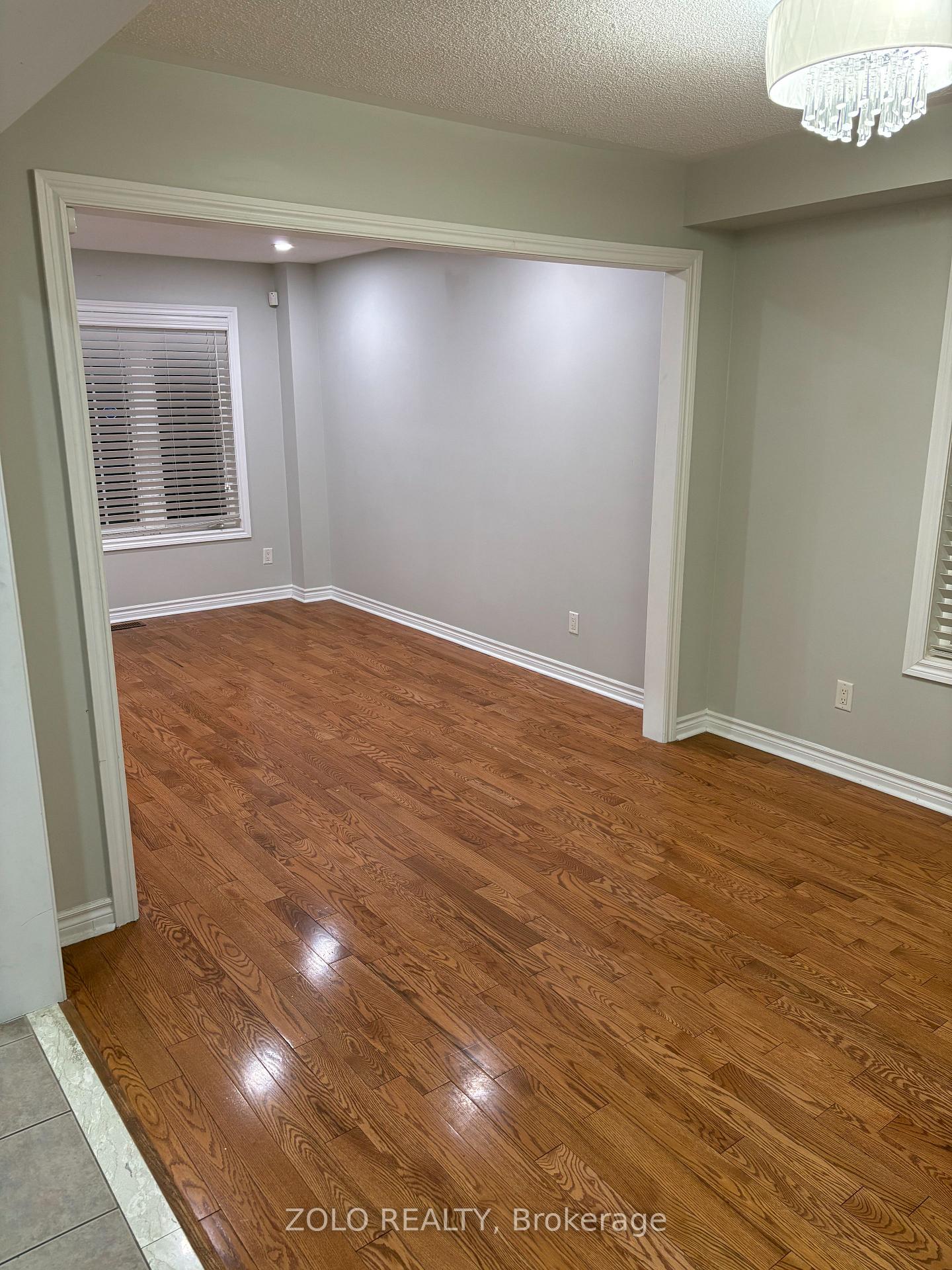 Photo 4 of 48 Echoridge Drive W, Brampton, Fletcher's Meadow — HOMEH