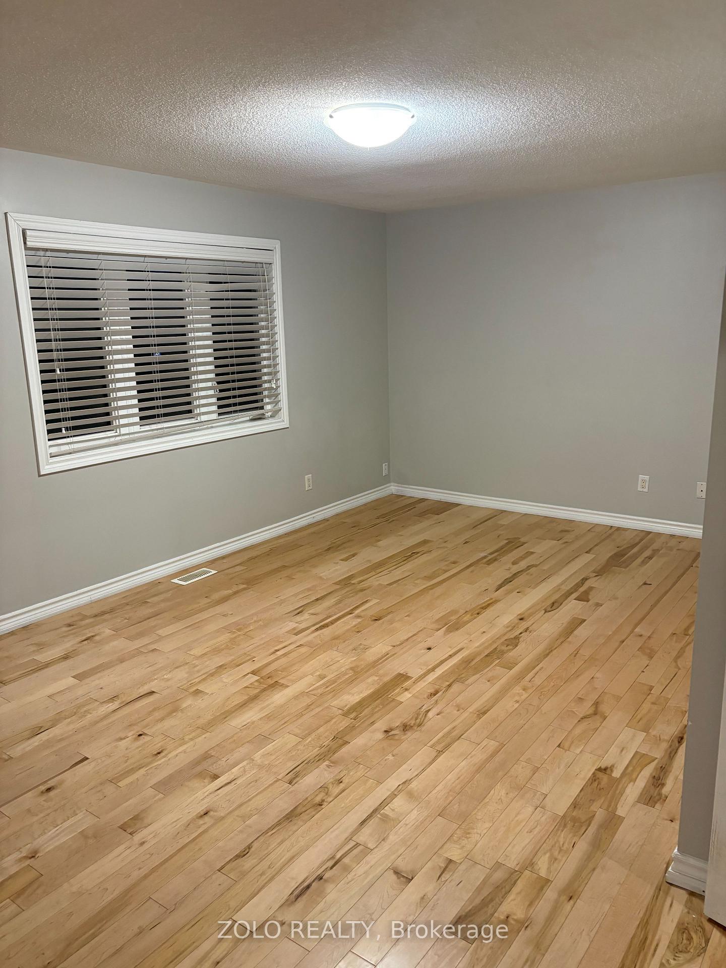 Photo 12 of 48 Echoridge Drive W, Brampton, Fletcher's Meadow — HOMEH