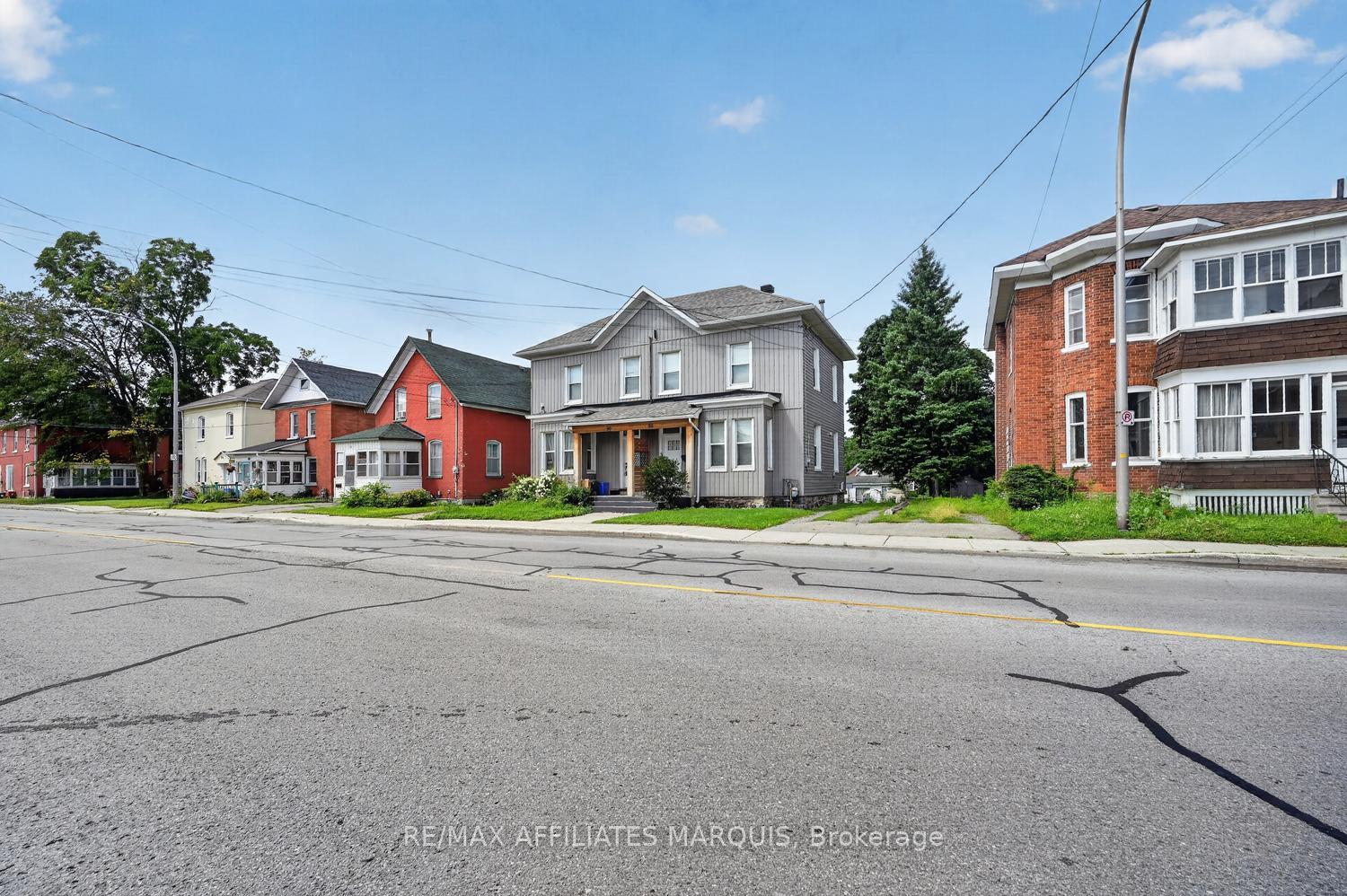 Photo 2 of 88 Brockville Street, Smiths Falls, Smiths Falls — HOMEH