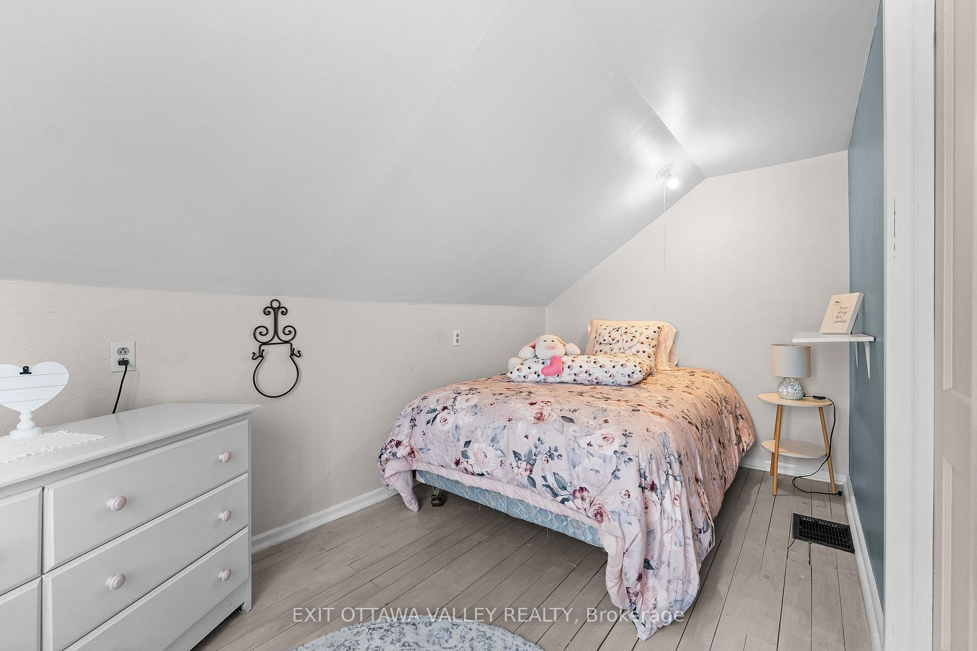 Photo 14 of 500 Dominion Street, Renfrew, Renfrew — HOMEH
