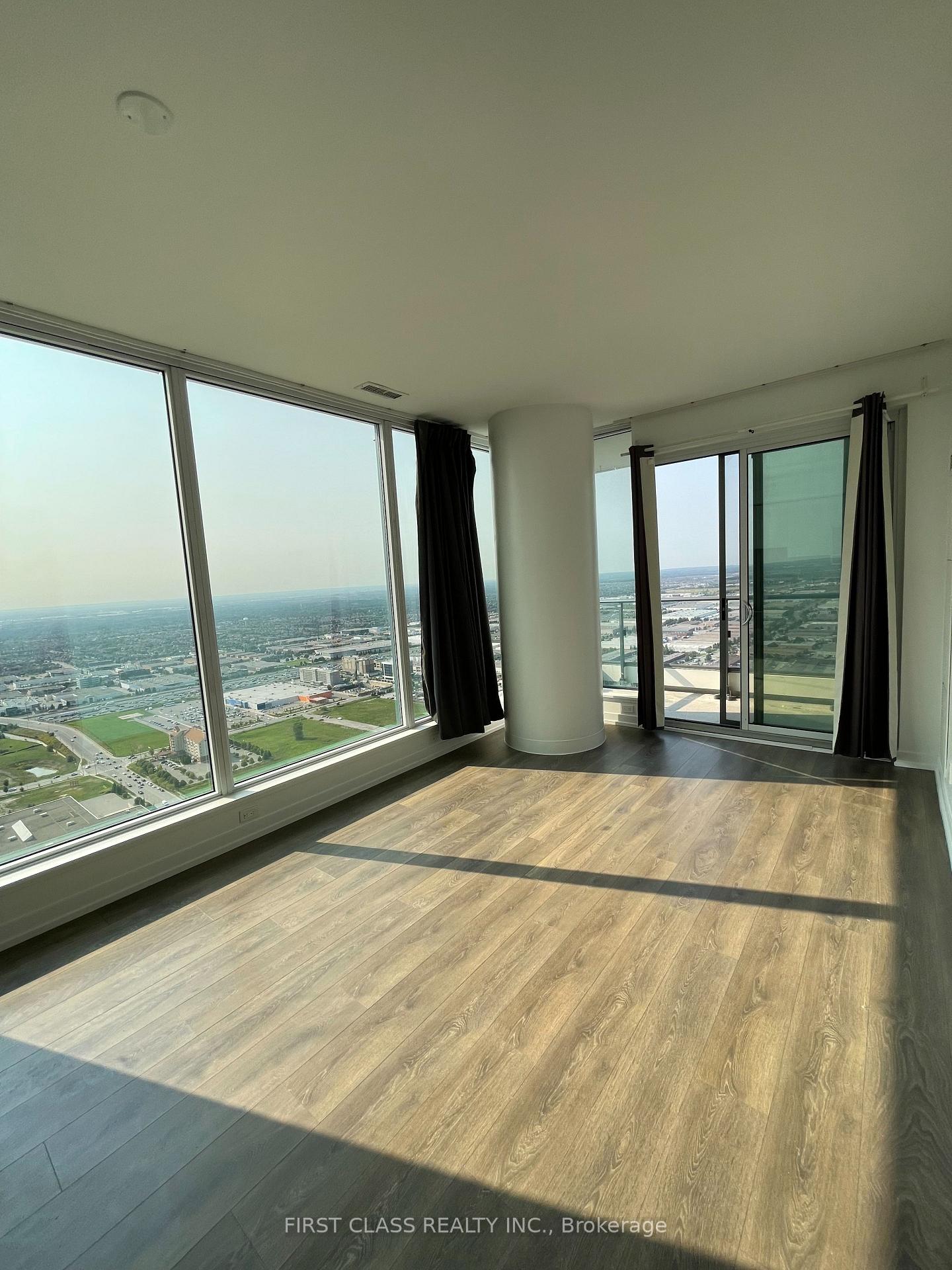 Photo 2 of Unit 5510, 5 buttermill Avenue, Vaughan, Concord — HOMEH