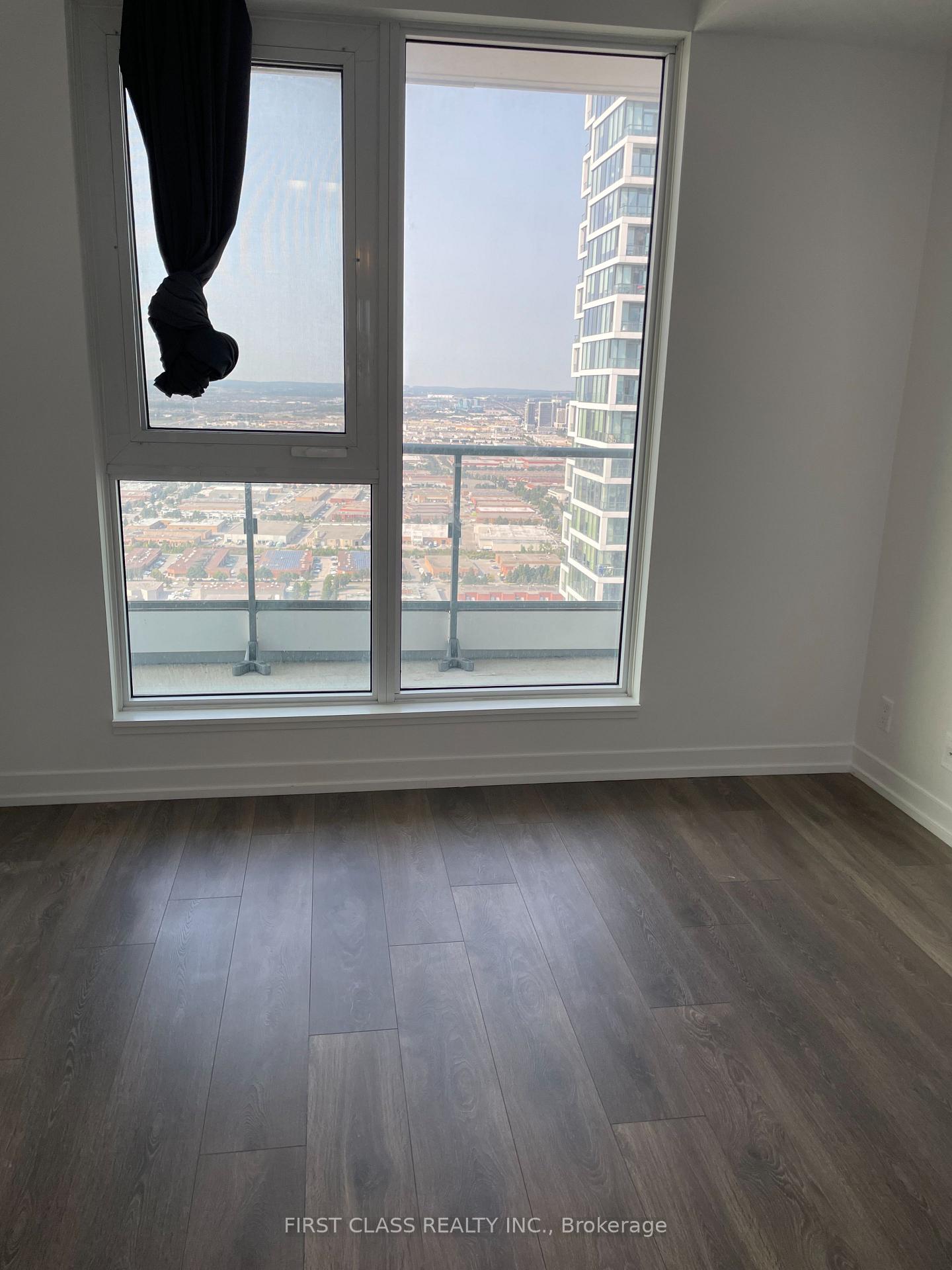 Photo 7 of Unit 5510, 5 buttermill Avenue, Vaughan, Concord — HOMEH