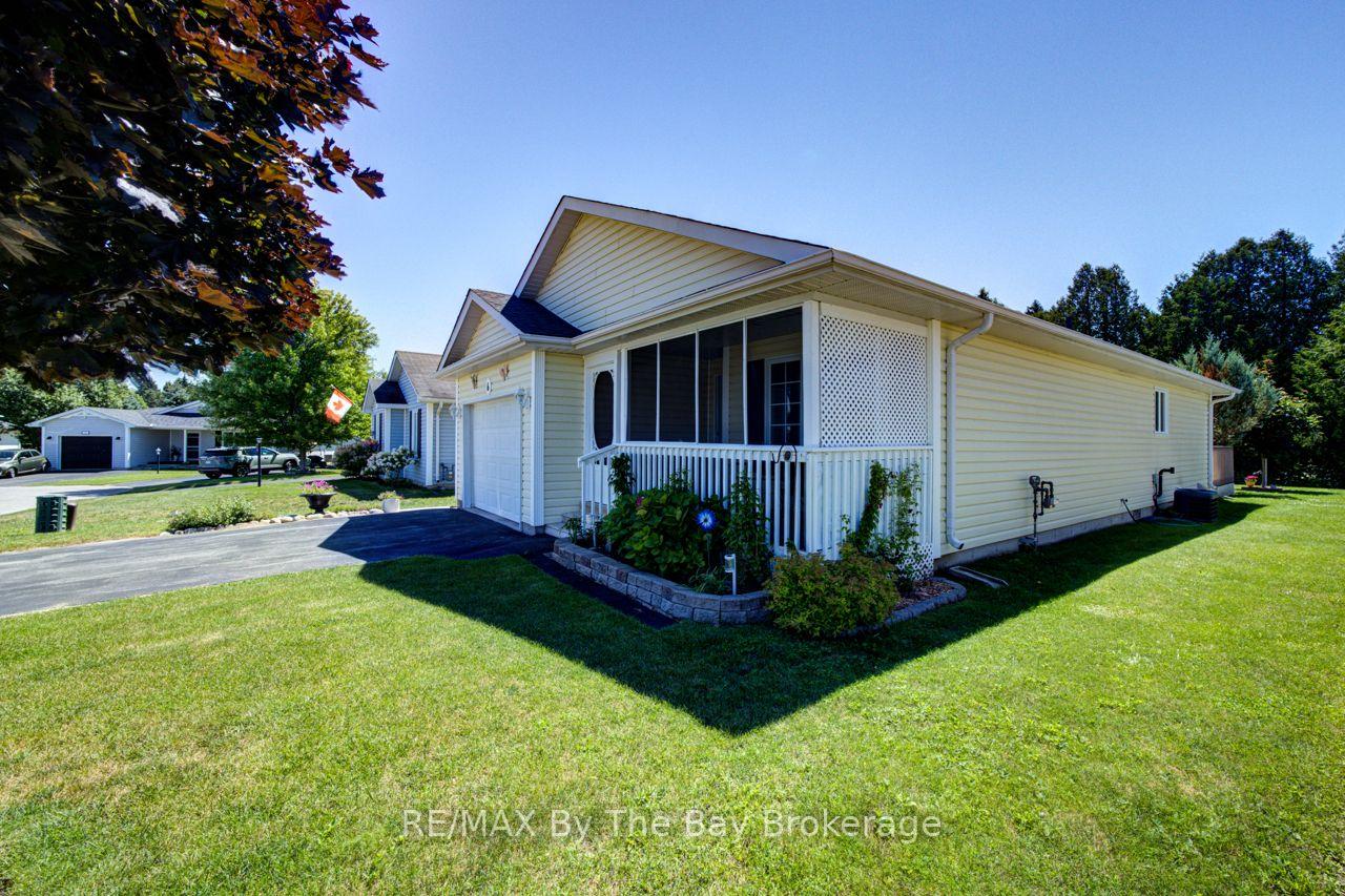 Photo 5 of 6 Illinois Crescent, Wasaga Beach — HOMEH