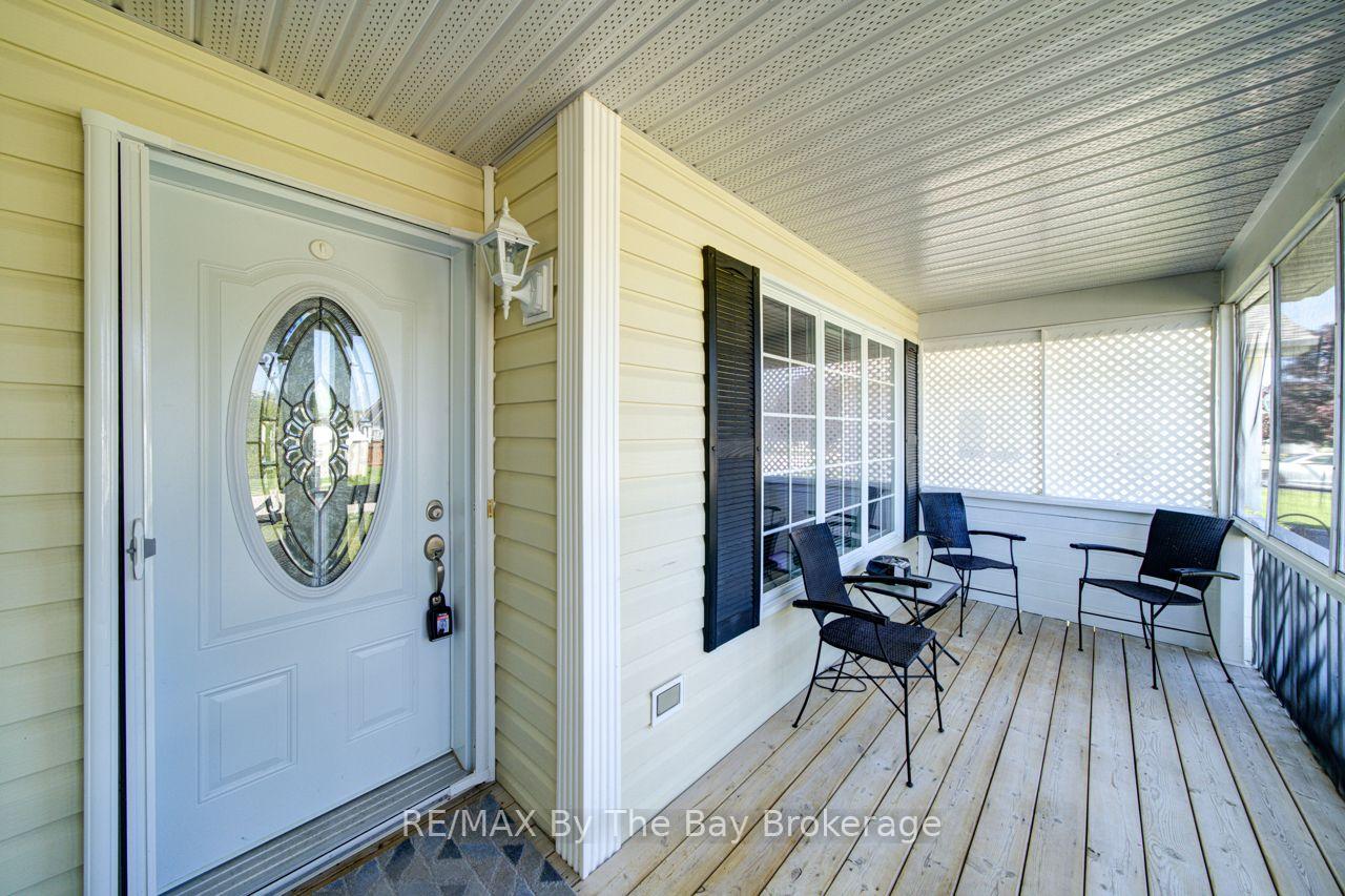 Photo 7 of 6 Illinois Crescent, Wasaga Beach — HOMEH