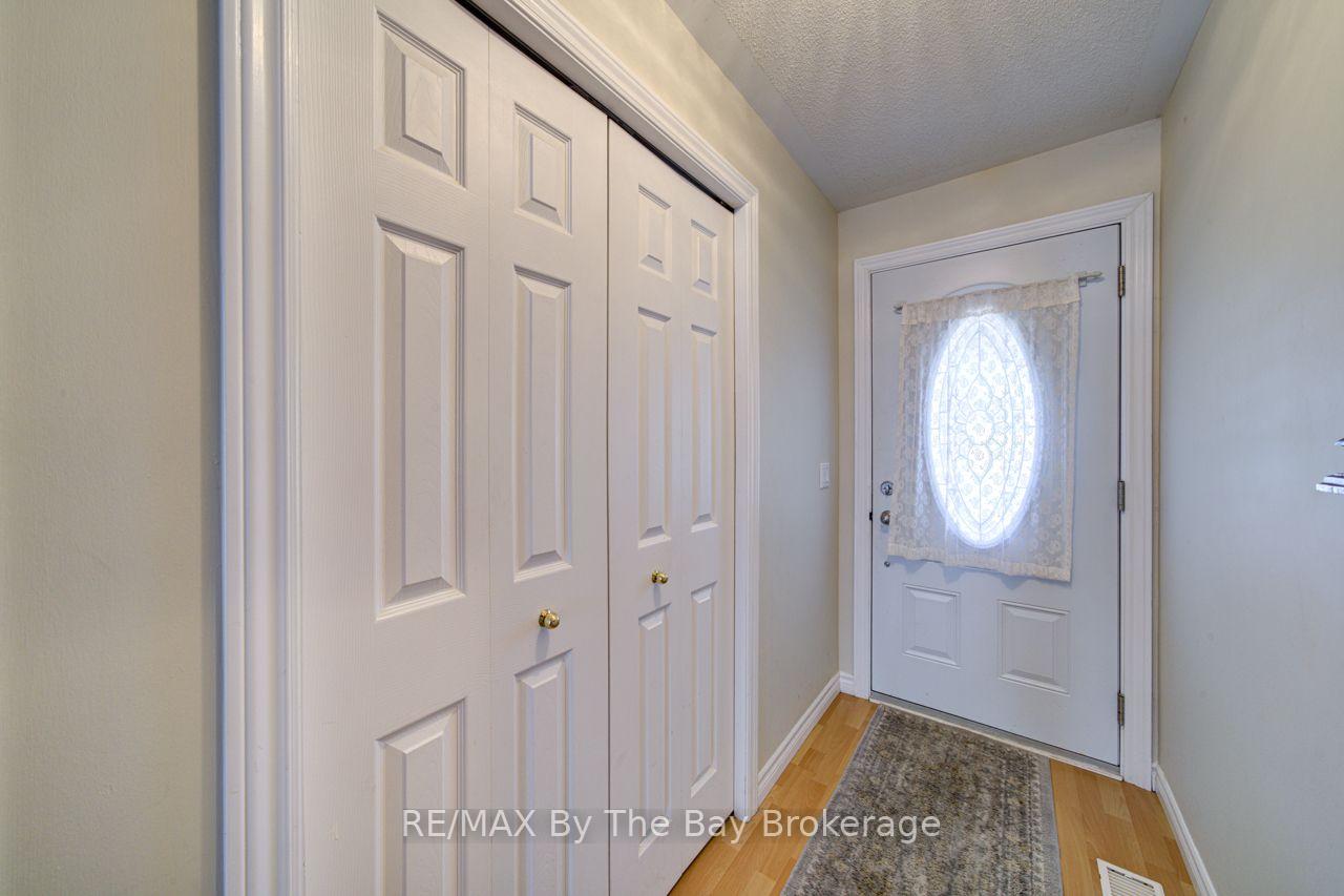 Photo 8 of 6 Illinois Crescent, Wasaga Beach — HOMEH