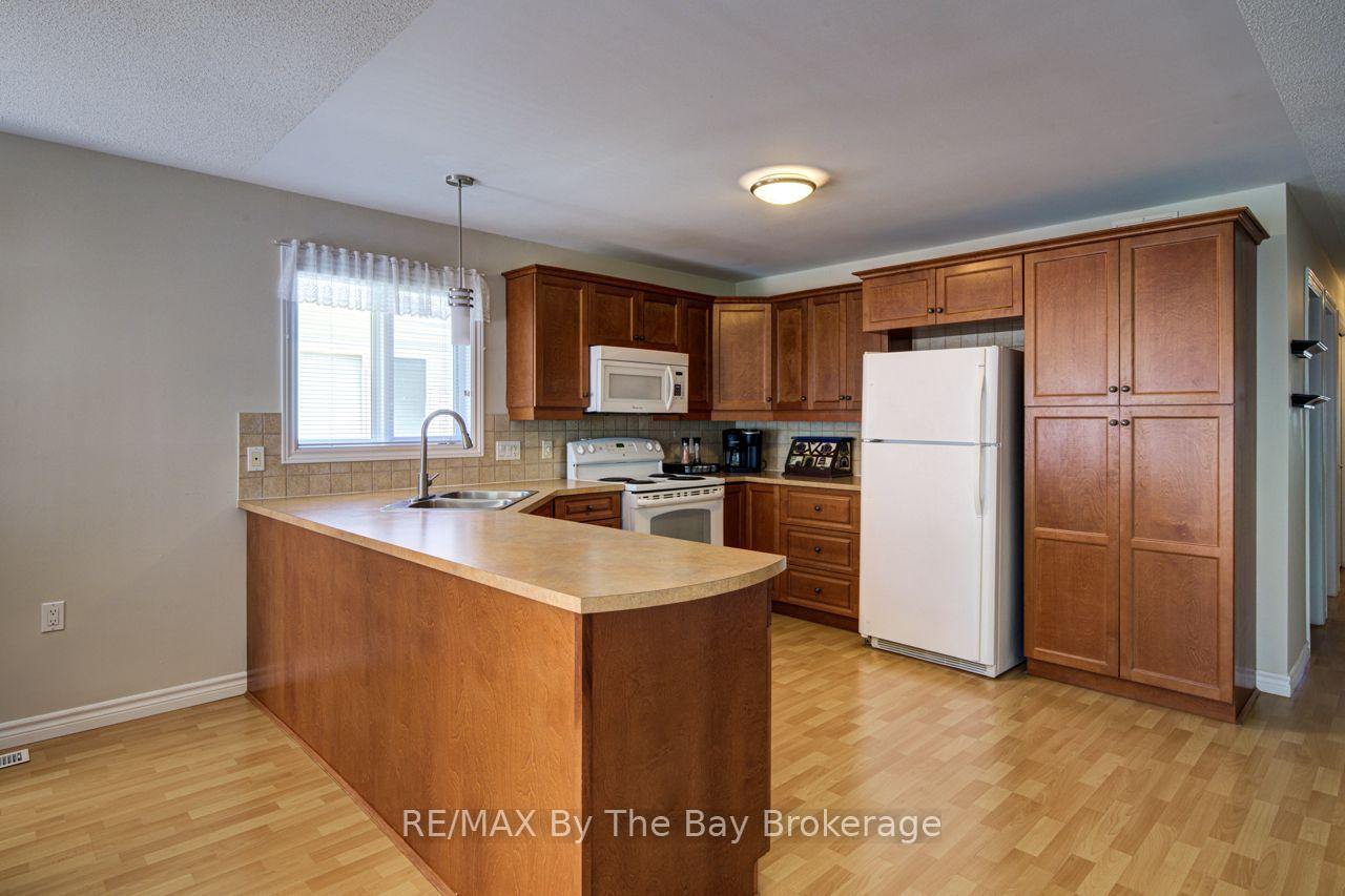 Photo 12 of 6 Illinois Crescent, Wasaga Beach — HOMEH