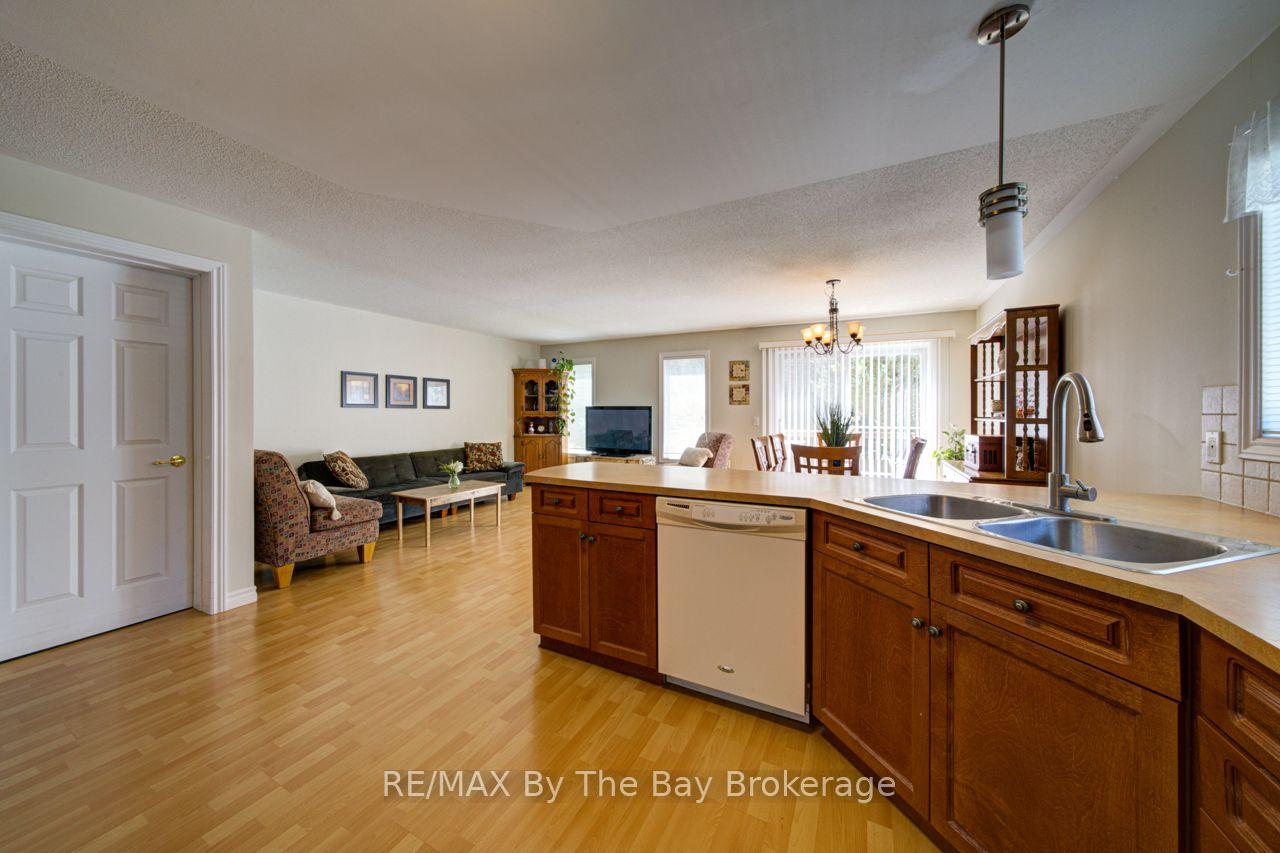 Photo 15 of 6 Illinois Crescent, Wasaga Beach — HOMEH