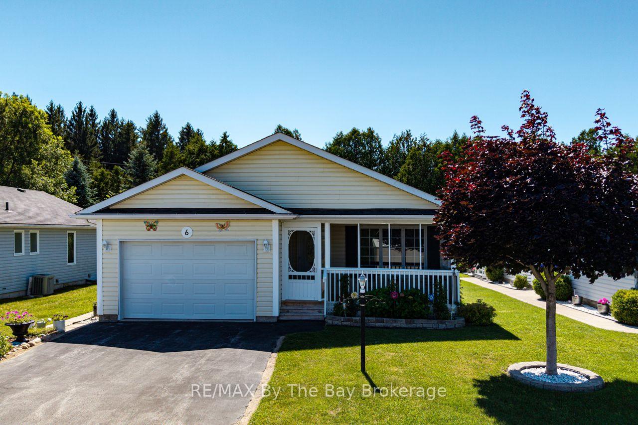 Photo 2 of 6 Illinois Crescent, Wasaga Beach — HOMEH