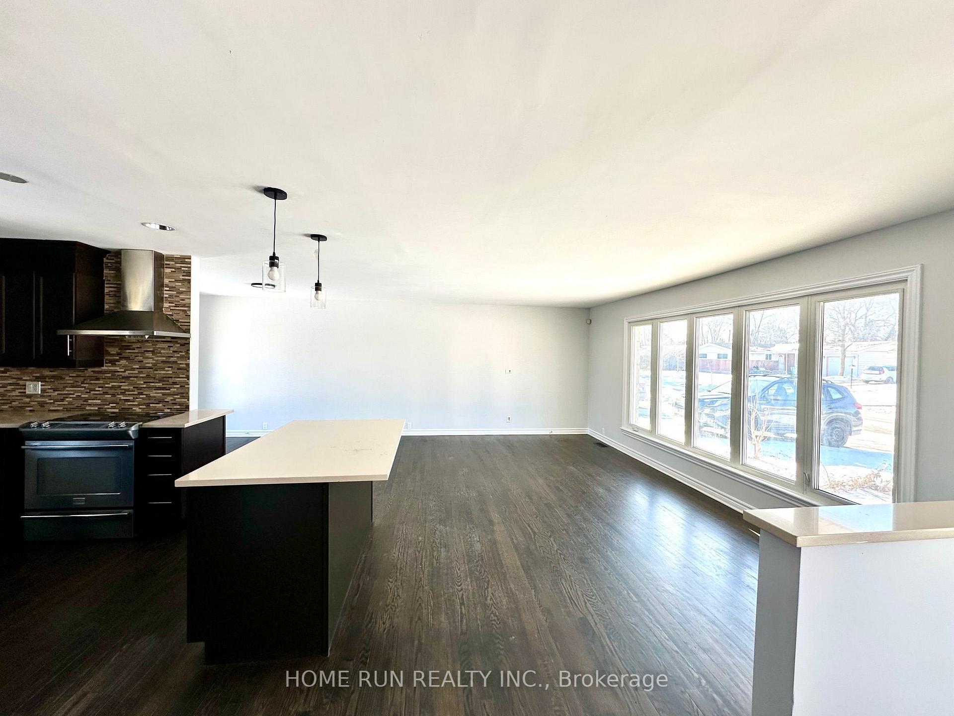Photo 3 of 71 Ashburn Drive, Ottawa, Borden Farm/Stewart Farm/Carleton Heights/Parkwood Hills — HOMEH