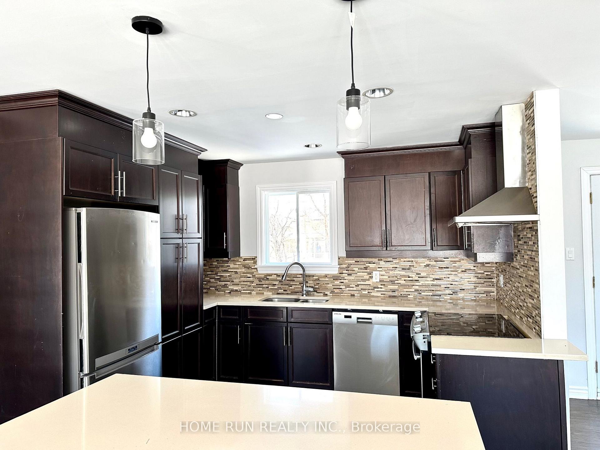Photo 4 of 71 Ashburn Drive, Ottawa, Borden Farm/Stewart Farm/Carleton Heights/Parkwood Hills — HOMEH