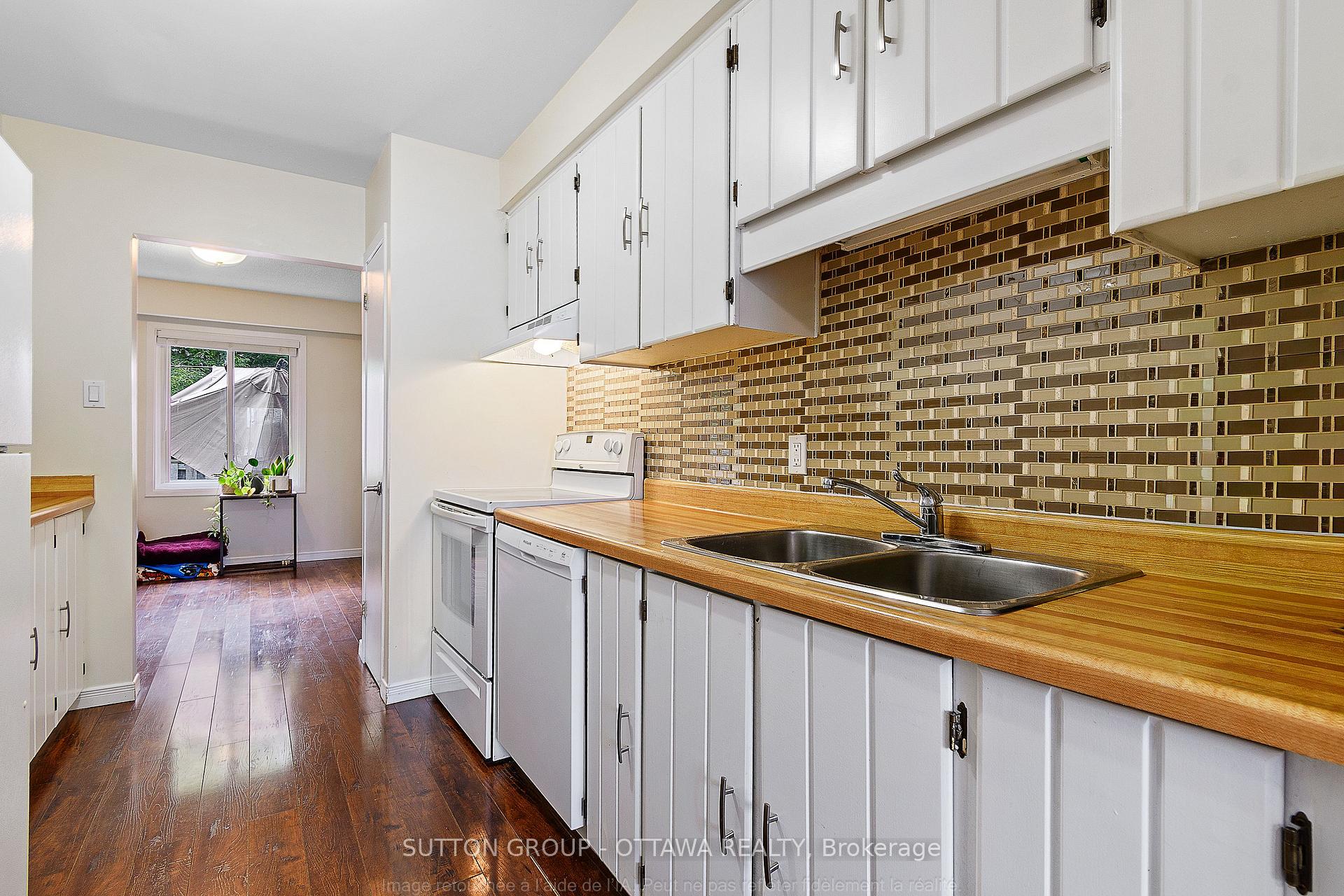 Photo 4 of Unit 39, 1803 Axminster Court, Ottawa, Convent Glen South — HOMEH