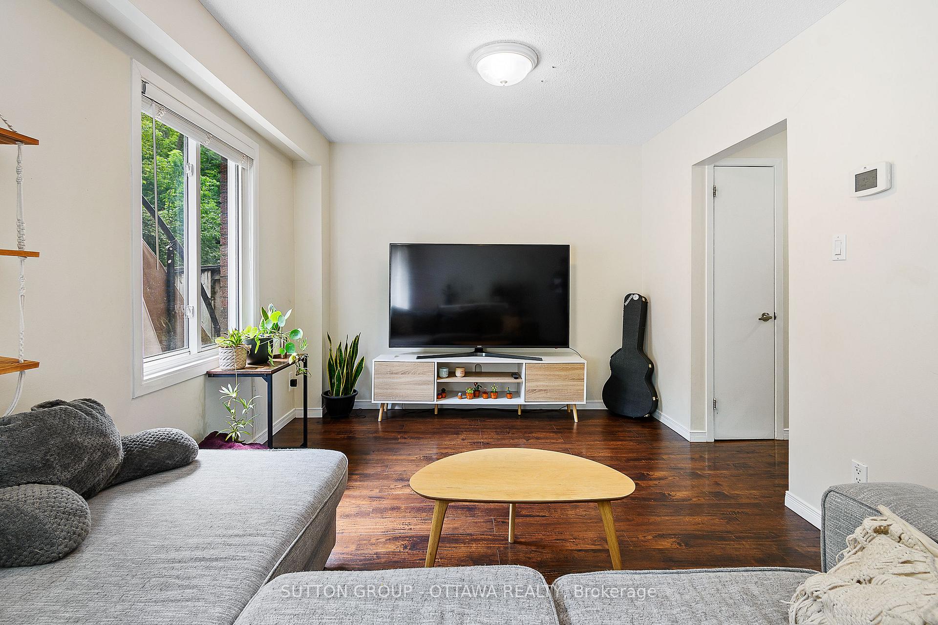 Photo 5 of Unit 39, 1803 Axminster Court, Ottawa, Convent Glen South — HOMEH