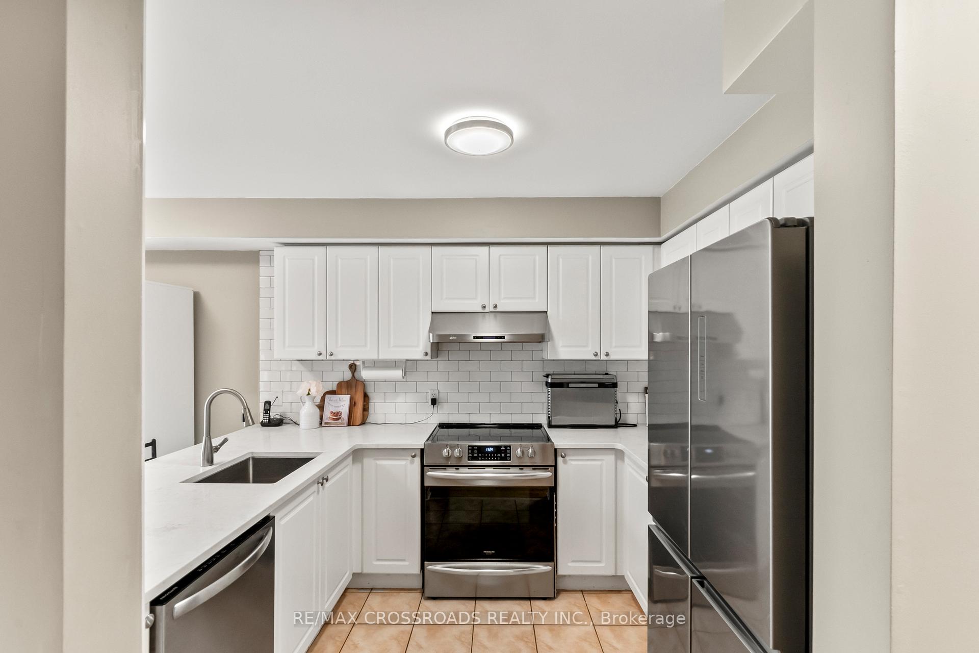 Photo 20 of 67 Regatta Crescent, Whitby, Port Whitby — HOMEH