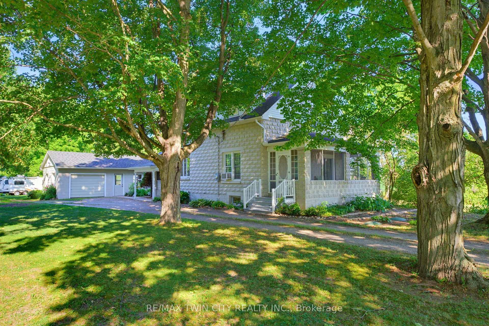 Photo 1 of 321 Pinehurst Road, Brant, Paris — HOMEH