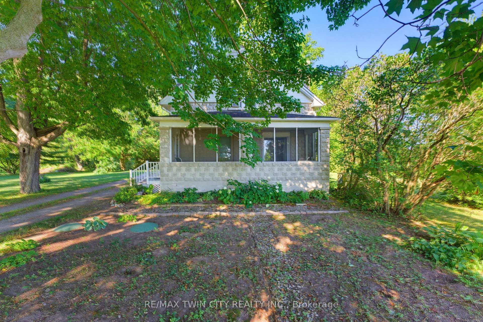 Photo 3 of 321 Pinehurst Road, Brant, Paris — HOMEH