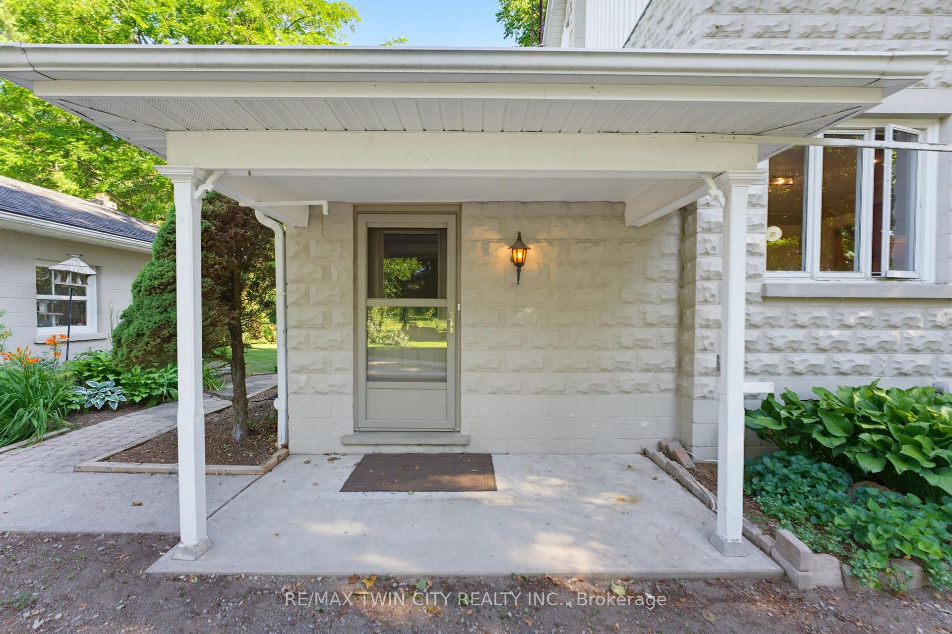 Photo 10 of 321 Pinehurst Road, Brant, Paris — HOMEH