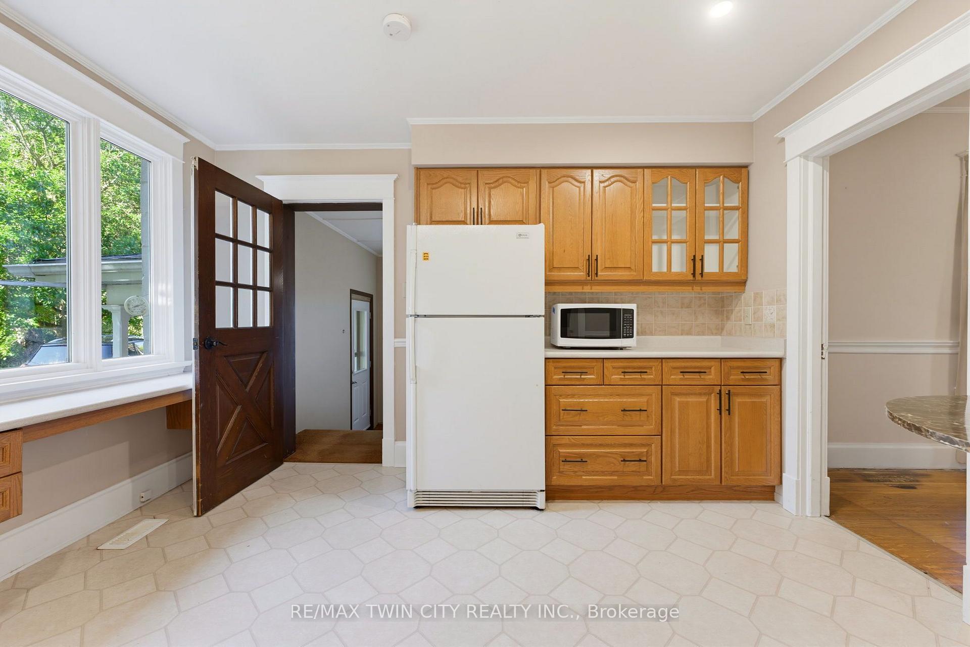 Photo 13 of 321 Pinehurst Road, Brant, Paris — HOMEH