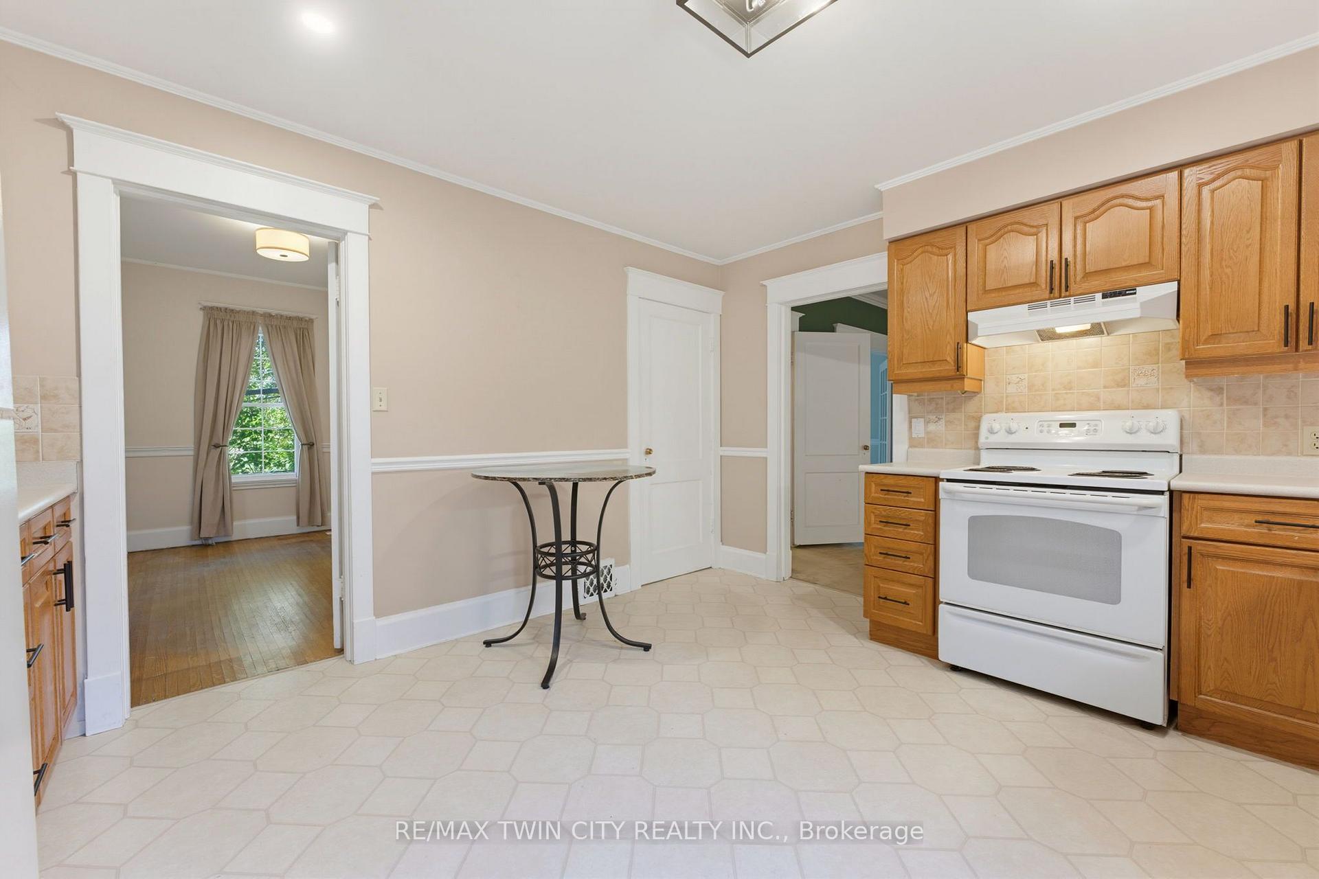 Photo 14 of 321 Pinehurst Road, Brant, Paris — HOMEH