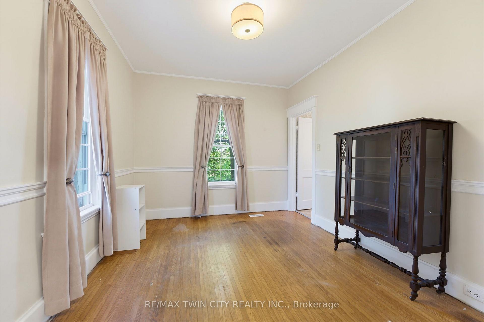 Photo 15 of 321 Pinehurst Road, Brant, Paris — HOMEH
