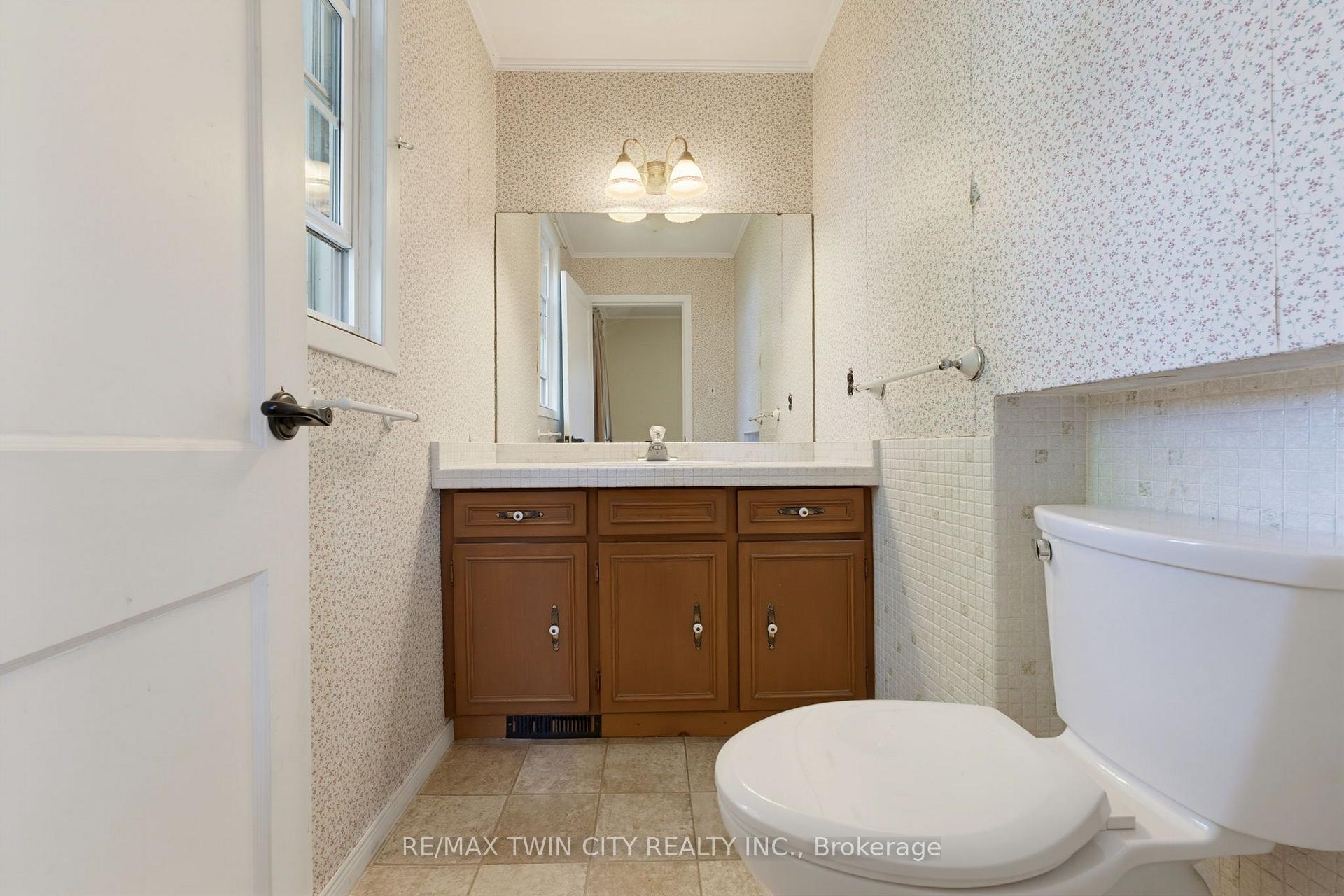 Photo 16 of 321 Pinehurst Road, Brant, Paris — HOMEH