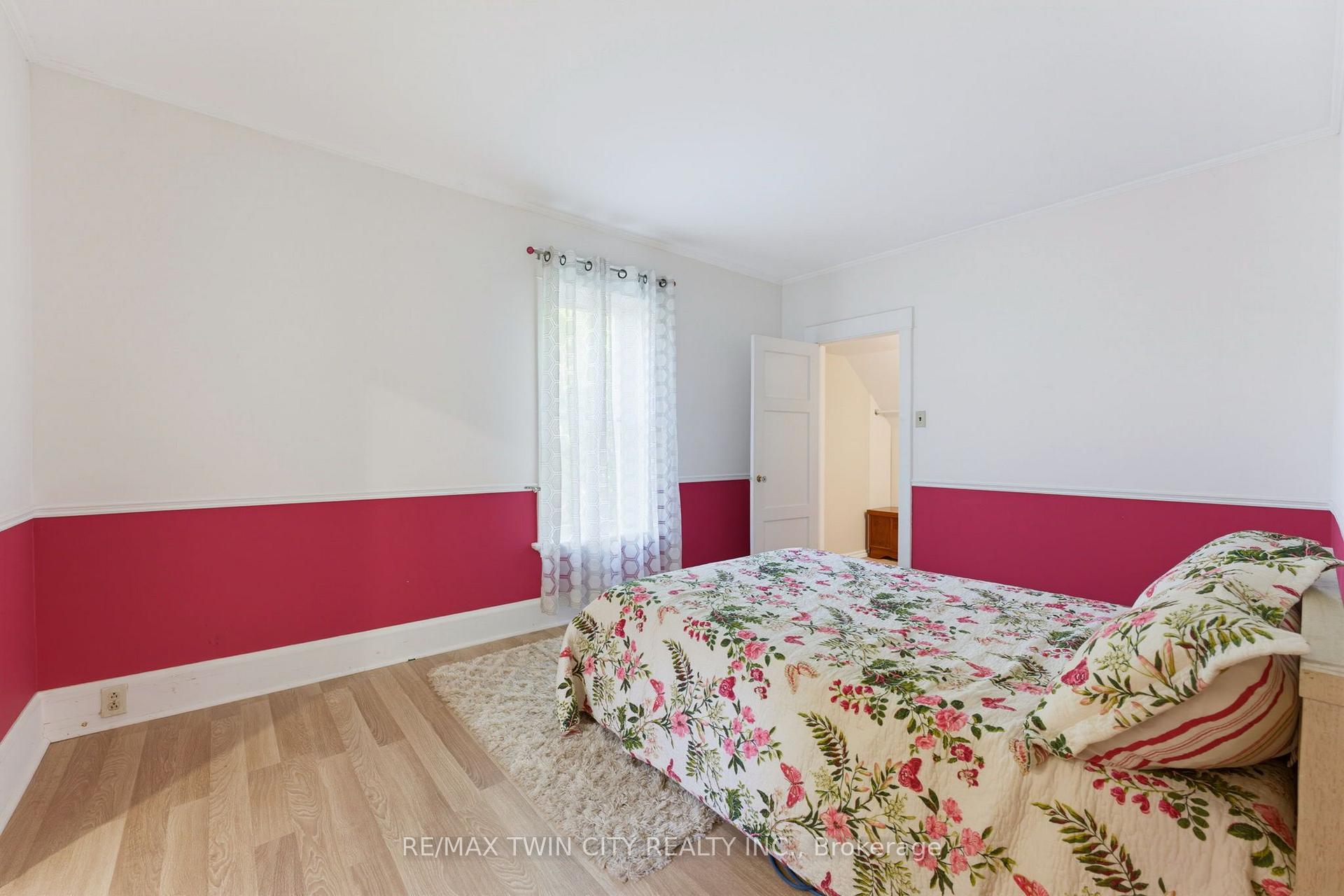Photo 20 of 321 Pinehurst Road, Brant, Paris — HOMEH