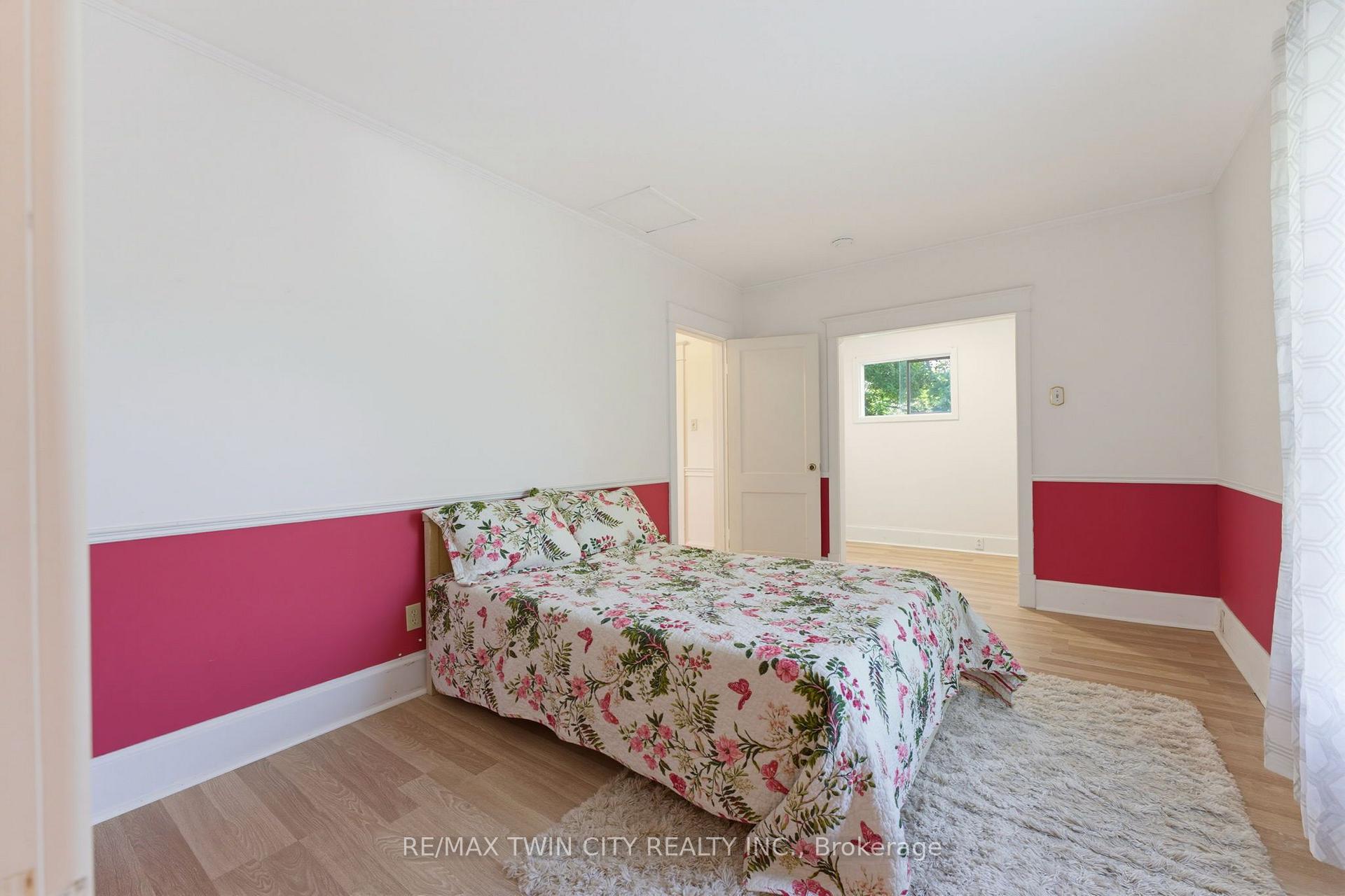 Photo 21 of 321 Pinehurst Road, Brant, Paris — HOMEH
