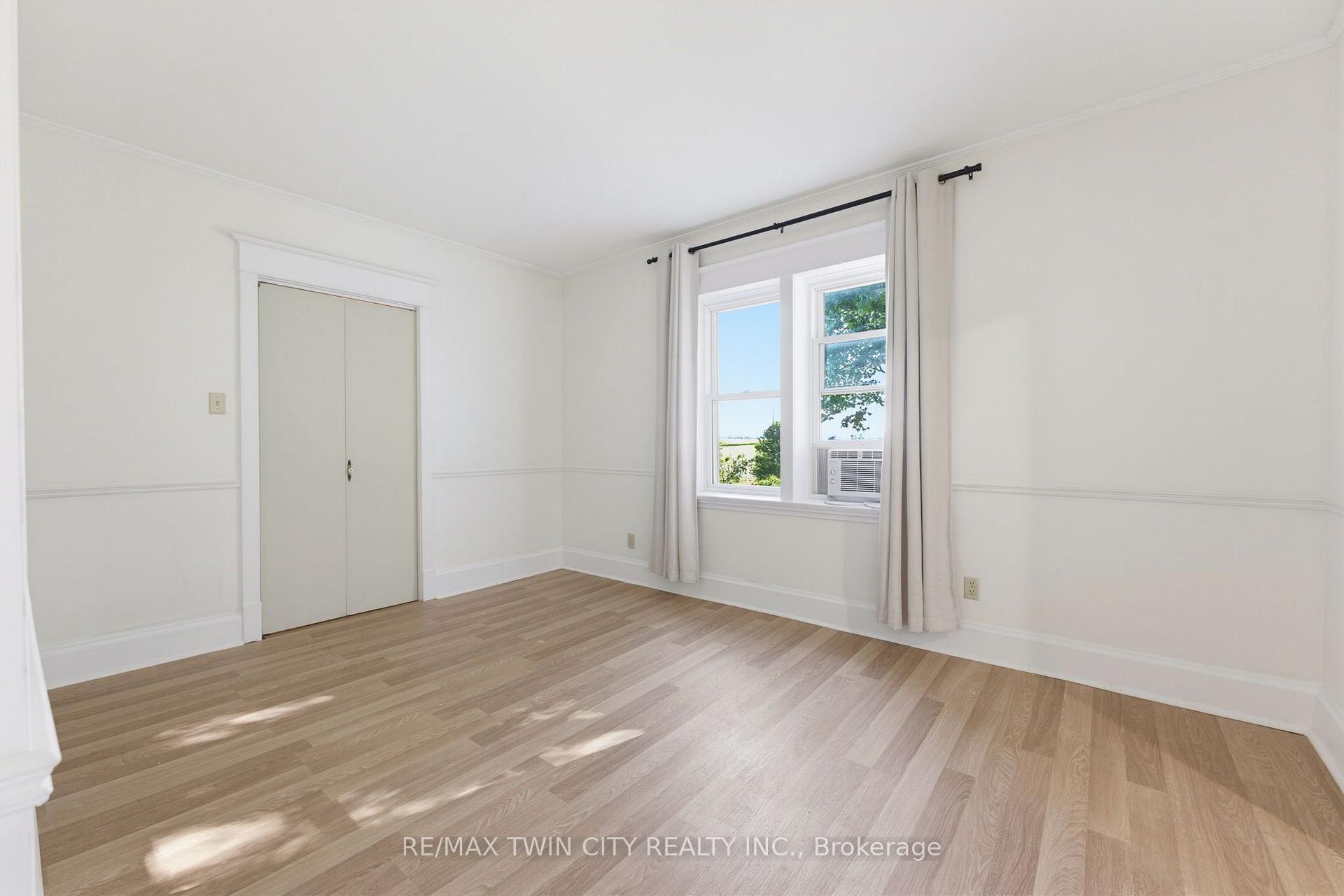 Photo 23 of 321 Pinehurst Road, Brant, Paris — HOMEH