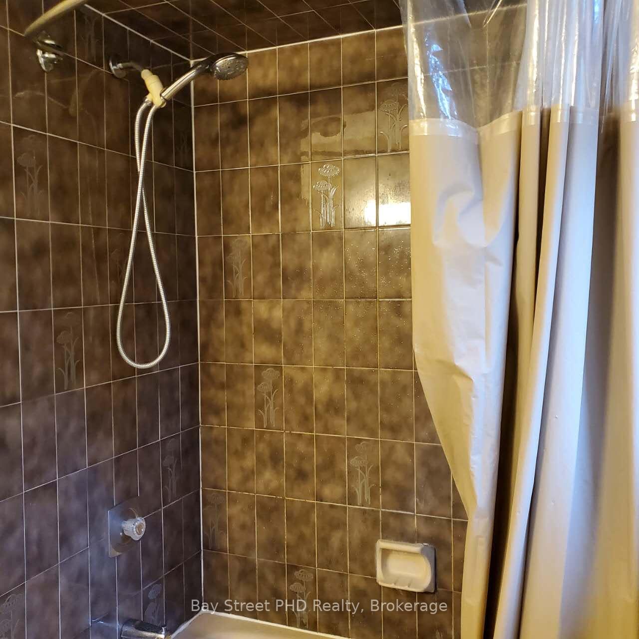Photo 3 of Unit Upper B, 3362 Cider Mill Place, Mississauga, Erin Mills — HOMEH