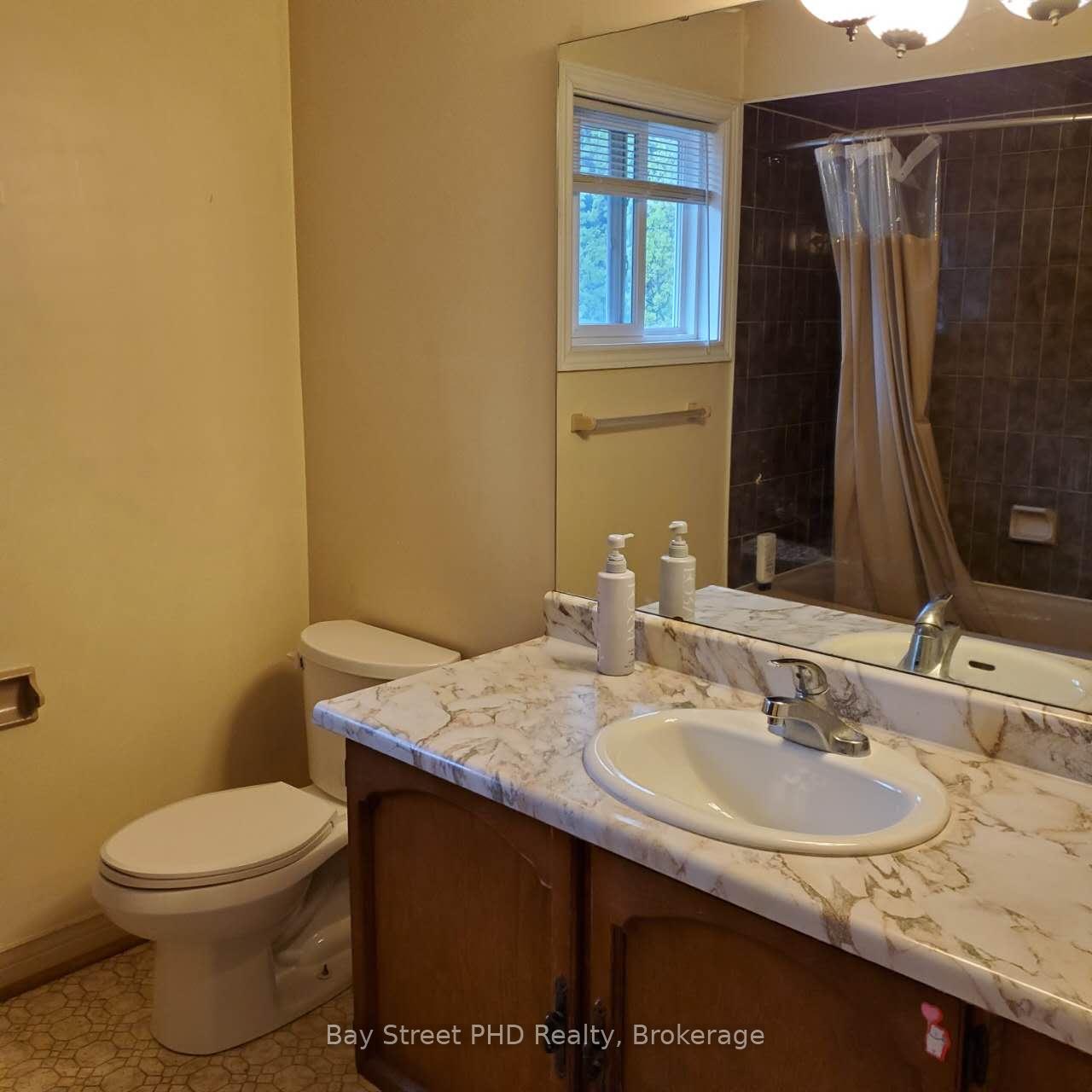 Photo 4 of Unit Upper B, 3362 Cider Mill Place, Mississauga, Erin Mills — HOMEH