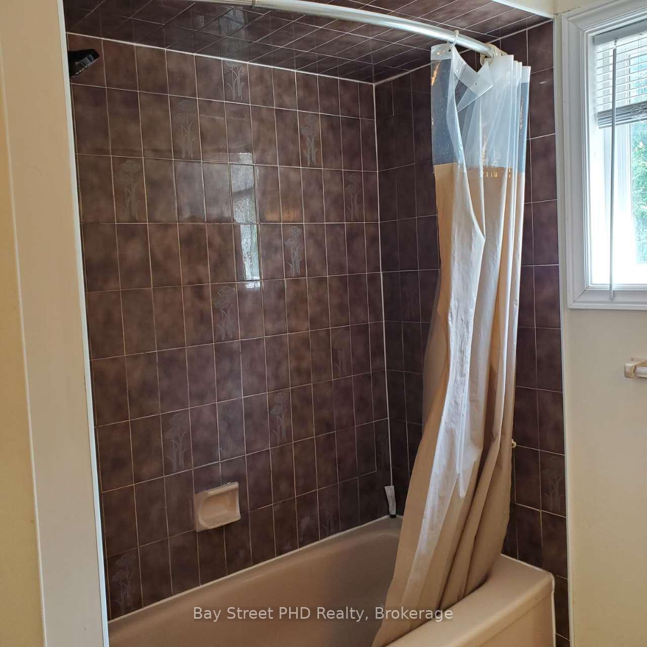 Photo 5 of Unit Upper B, 3362 Cider Mill Place, Mississauga, Erin Mills — HOMEH