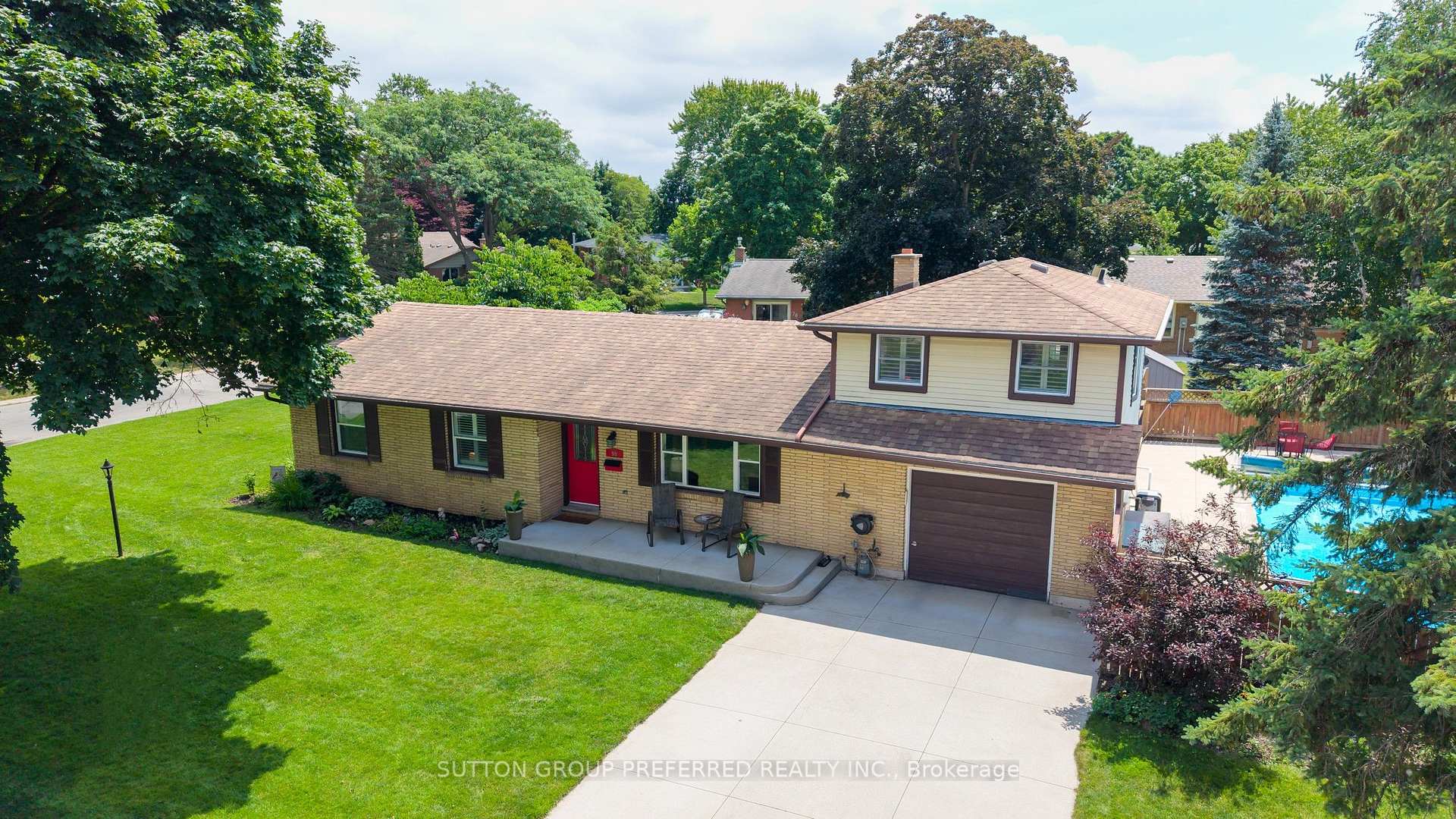 Front of 90 Glenburnie Crescent