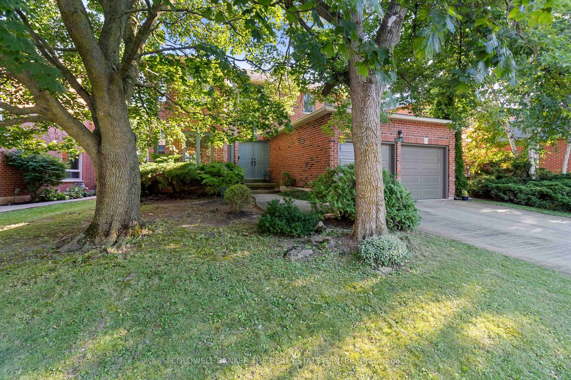 Photo 2 of 2040 Markle Drive, Oakville, River Oaks — HOMEH