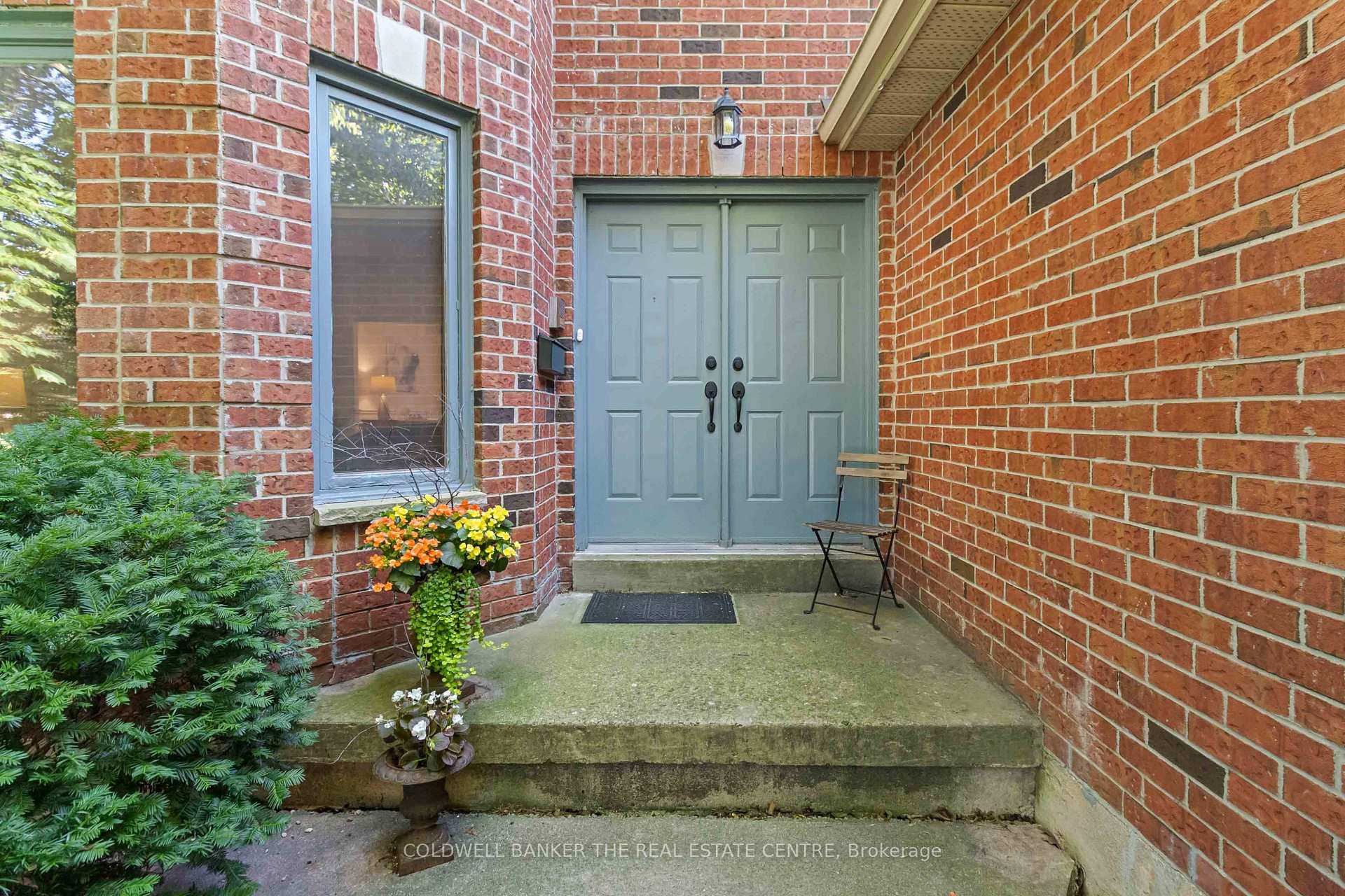 Photo 3 of 2040 Markle Drive, Oakville, River Oaks — HOMEH