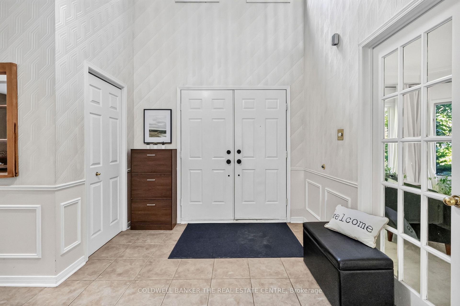Photo 4 of 2040 Markle Drive, Oakville, River Oaks — HOMEH