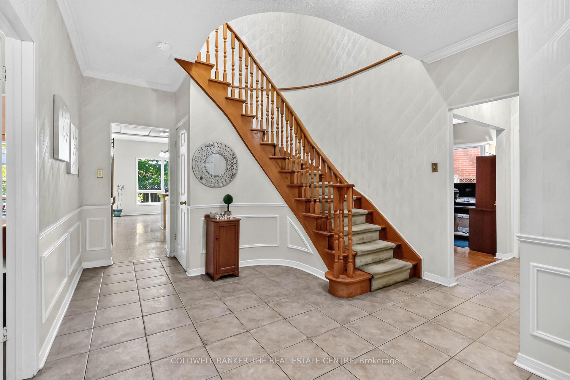 Photo 5 of 2040 Markle Drive, Oakville, River Oaks — HOMEH