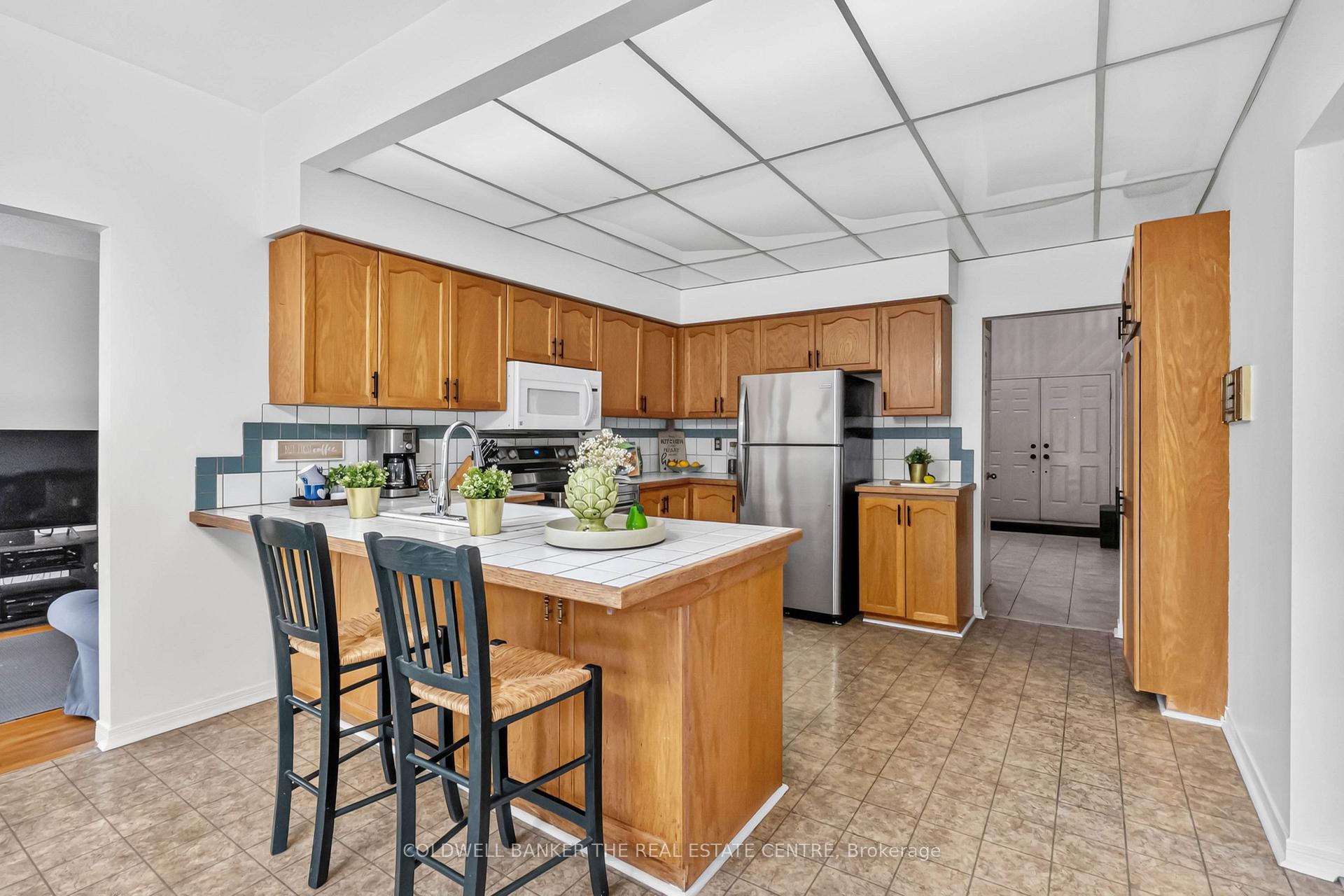 Photo 11 of 2040 Markle Drive, Oakville, River Oaks — HOMEH