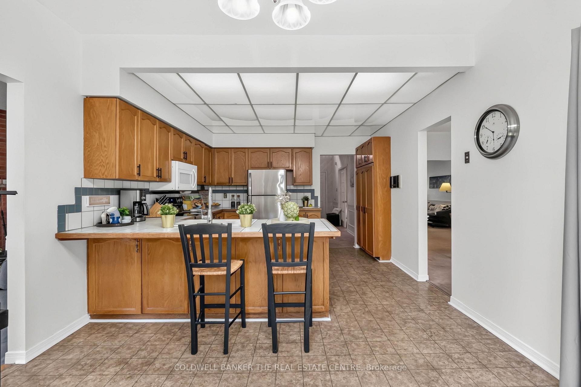 Photo 12 of 2040 Markle Drive, Oakville, River Oaks — HOMEH