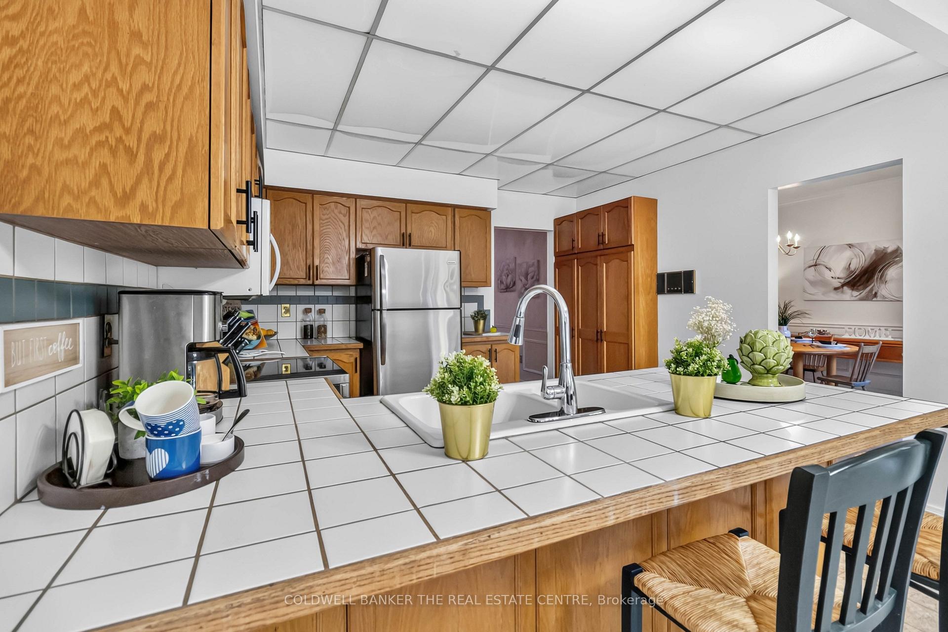 Photo 13 of 2040 Markle Drive, Oakville, River Oaks — HOMEH