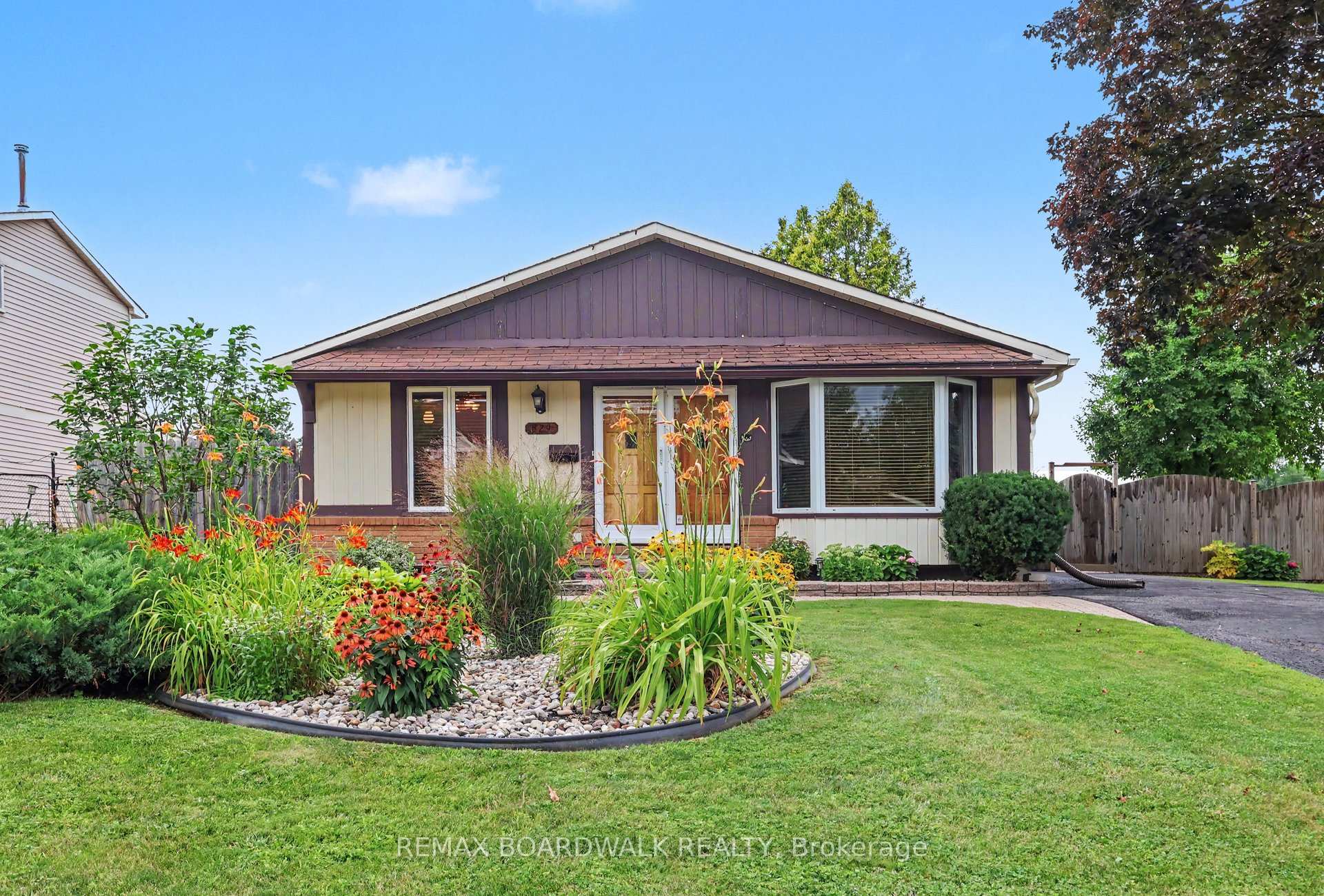 Photo 2 of 329 Pintail Terrace, Ottawa, Chatelaine Village — HOMEH
