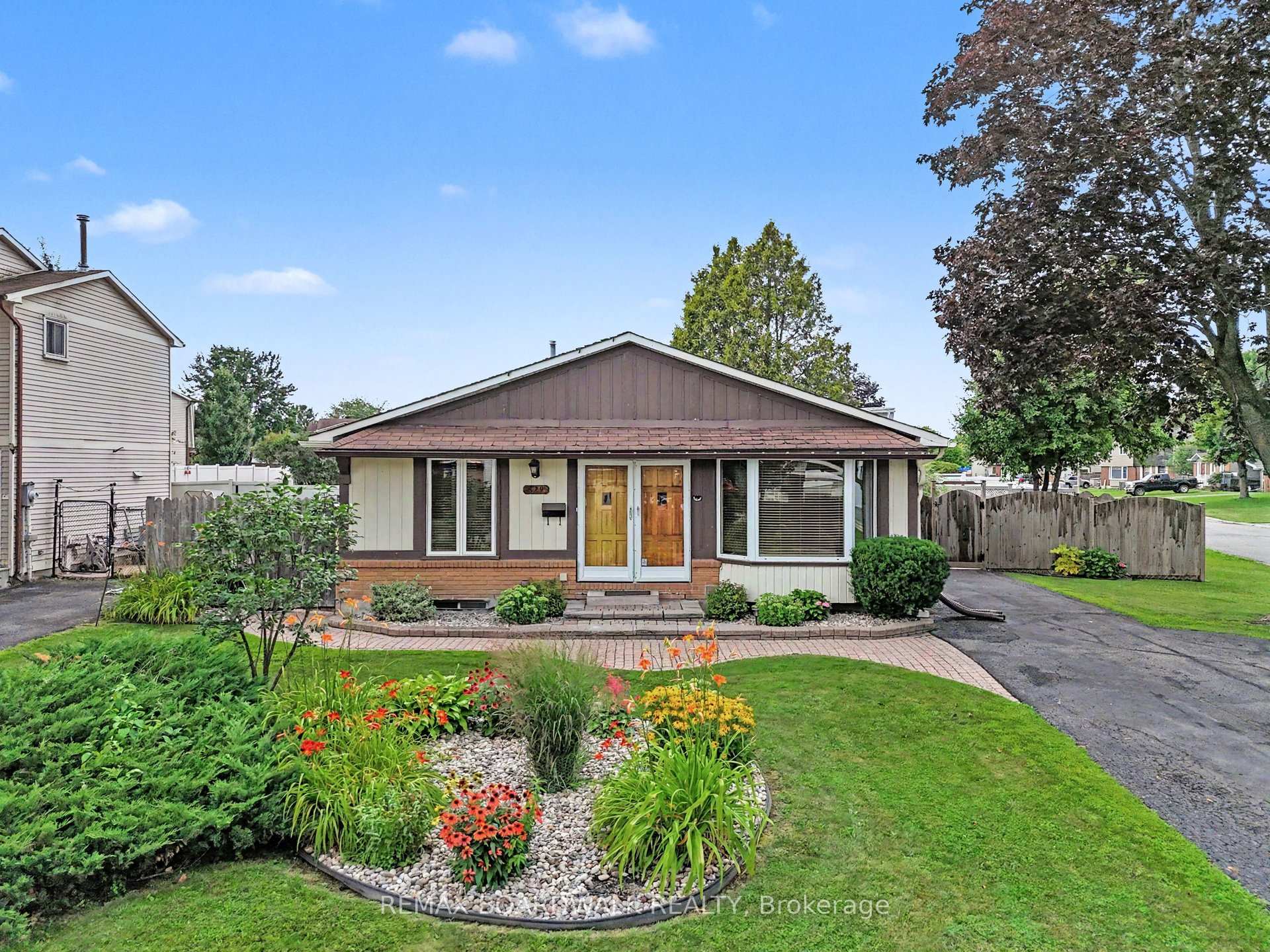 Photo 3 of 329 Pintail Terrace, Ottawa, Chatelaine Village — HOMEH